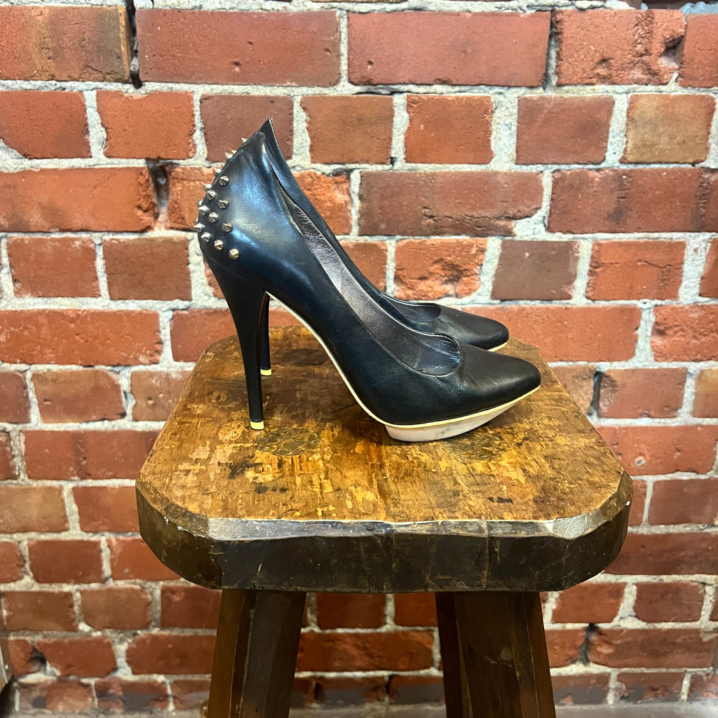 ALEXANDER MCQUEEN studded leather heels 39
