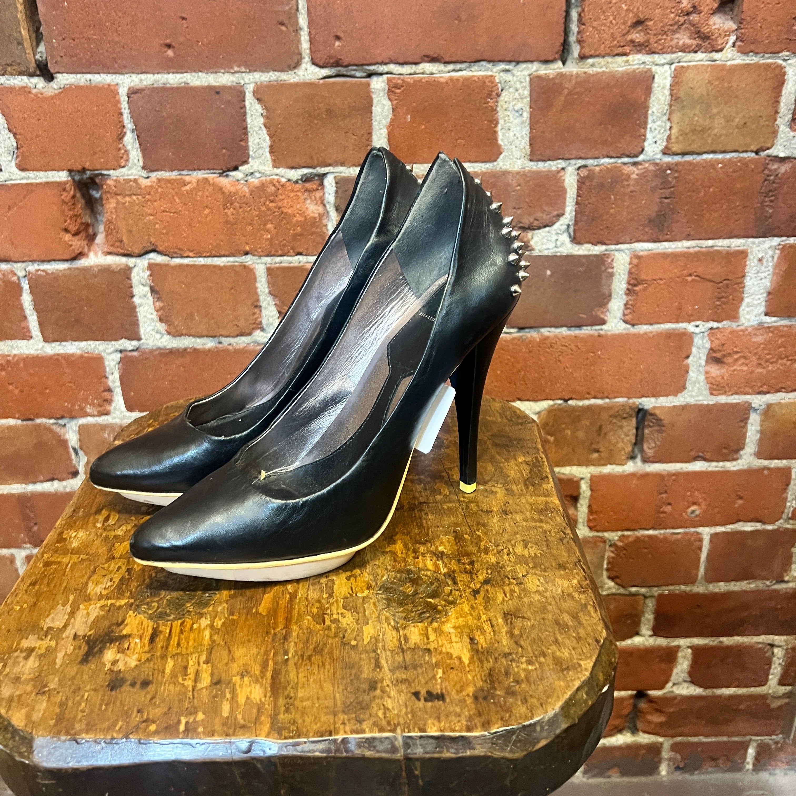 ALEXANDER MCQUEEN studded leather heels 39