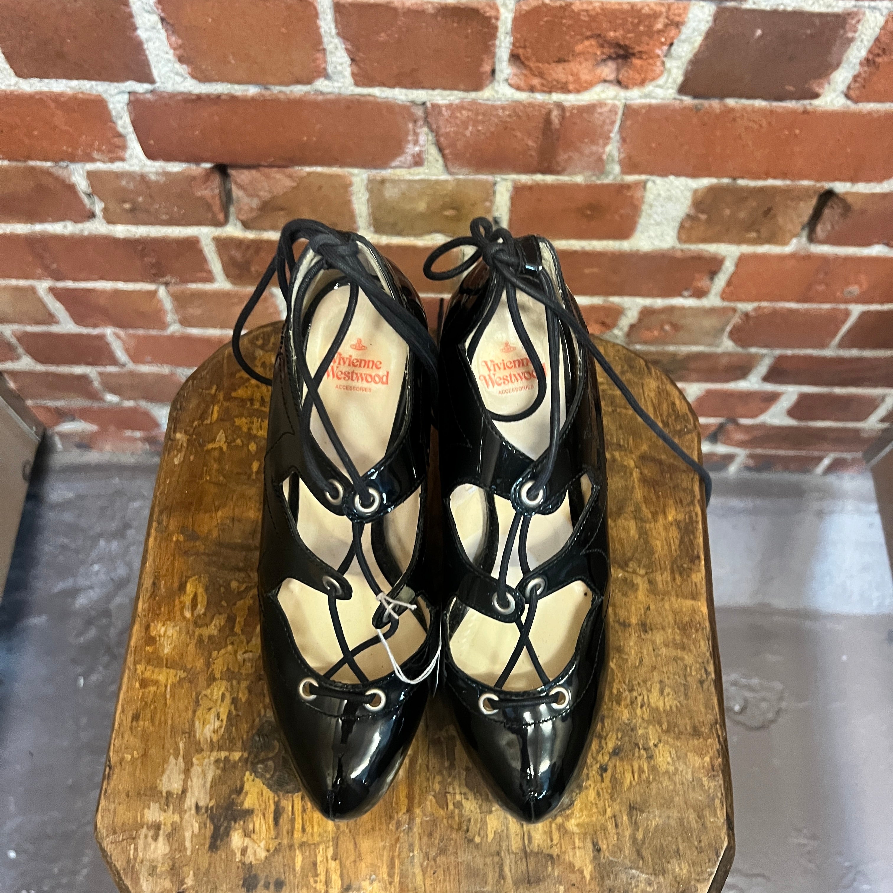 VIVIENNE WESTWOOD patent lace up shoes