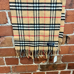 BURBERRY Lambswool scarf