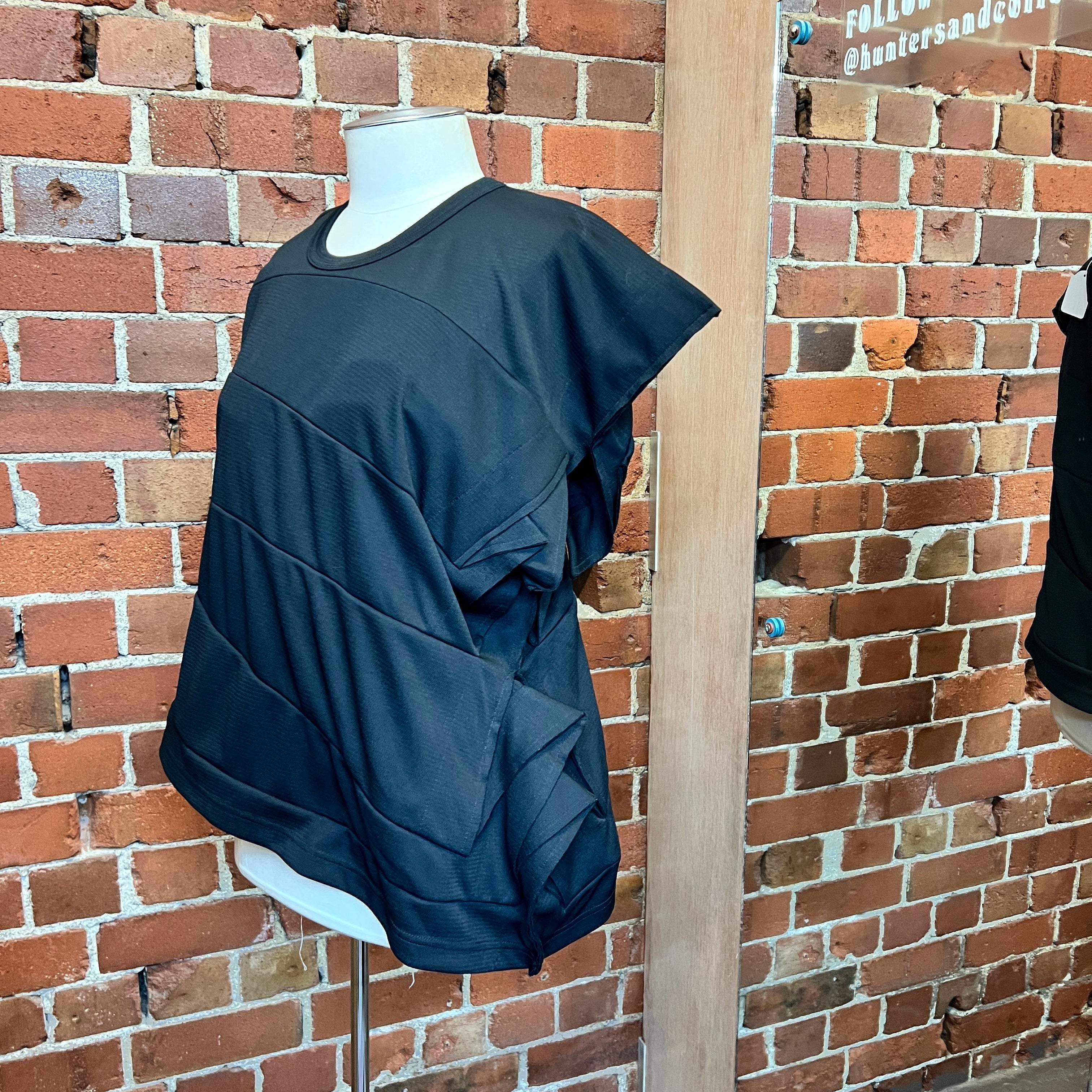 COMME DES GARCONS structured top