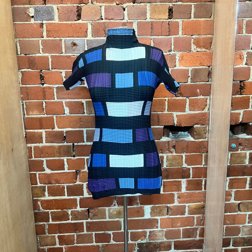 PLEATS PLEASE grid top