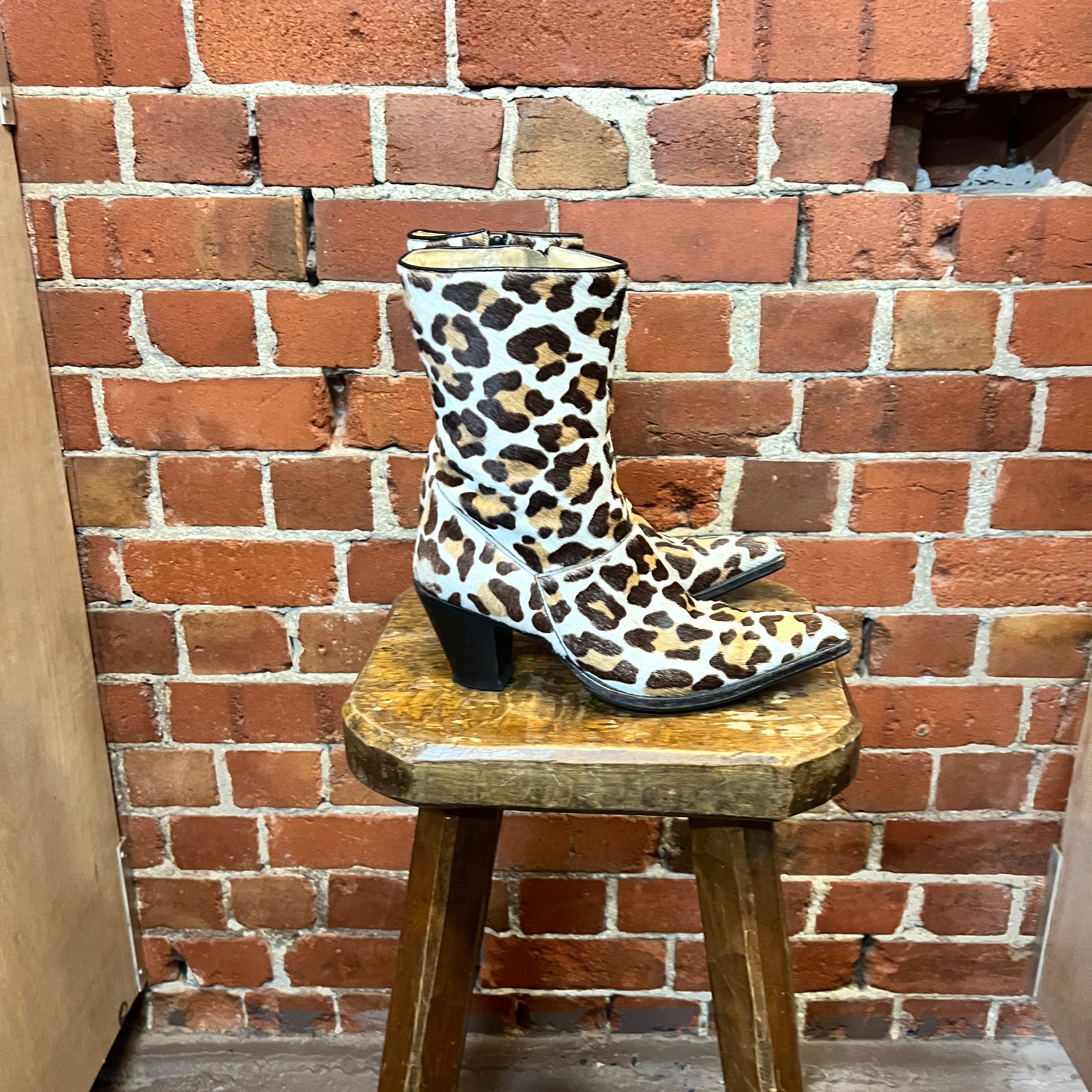 LEAOPRD pony hair western boots 39