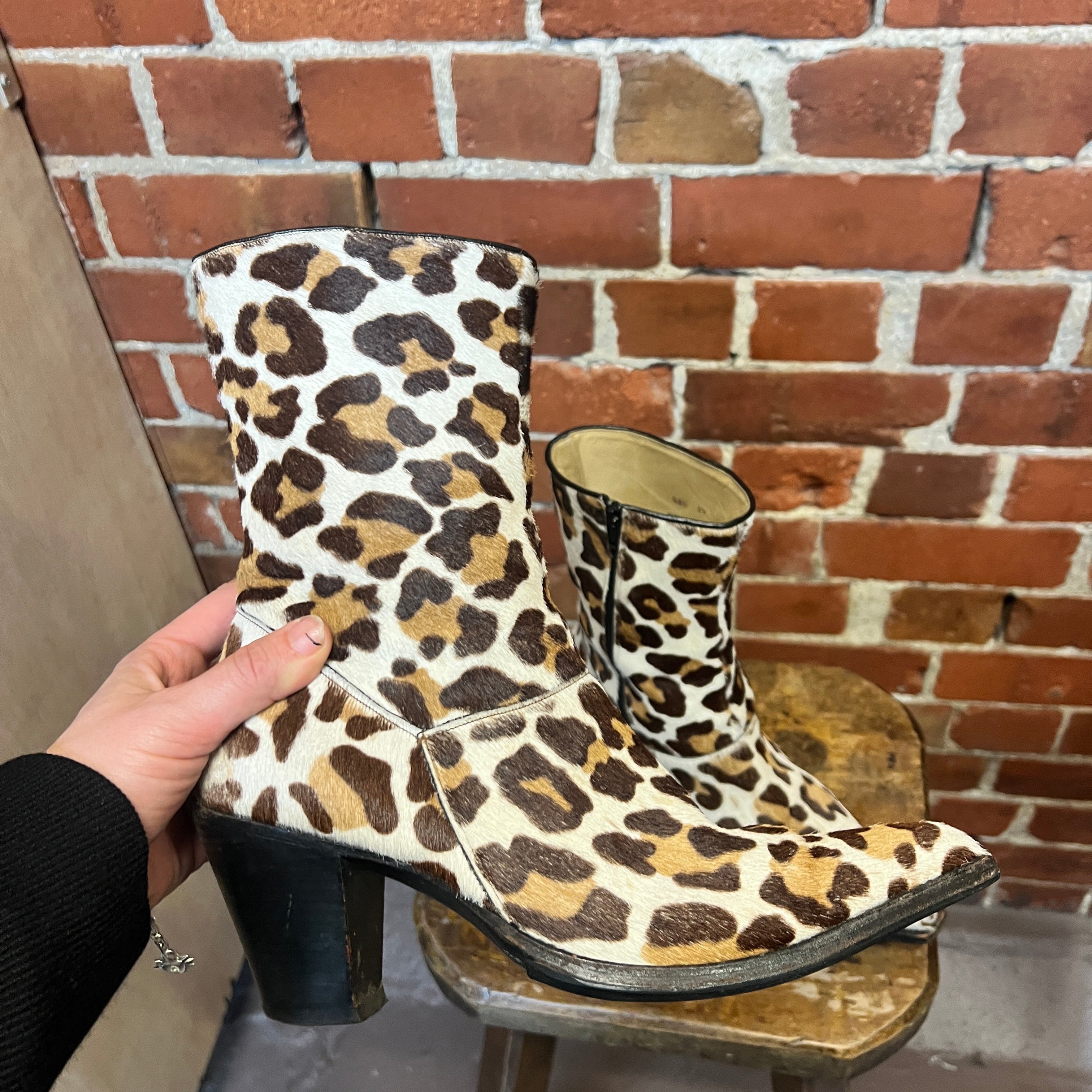 LEAOPRD pony hair western boots 39