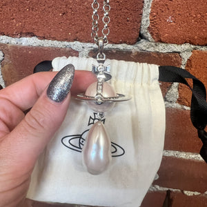 VIVIENNE WESTWOOD Giant pearl drop orb