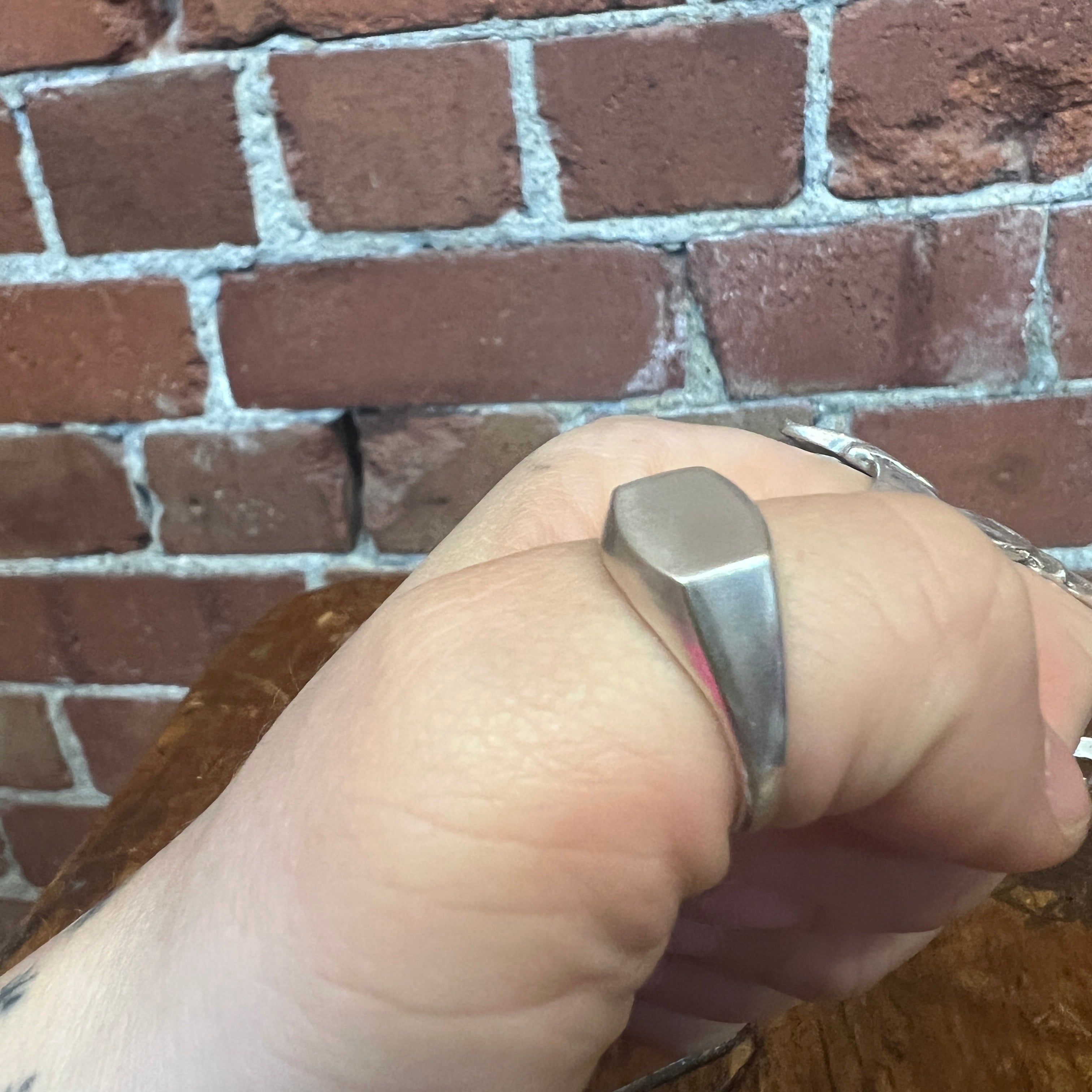 SGUCSIO sterling silver signet ring