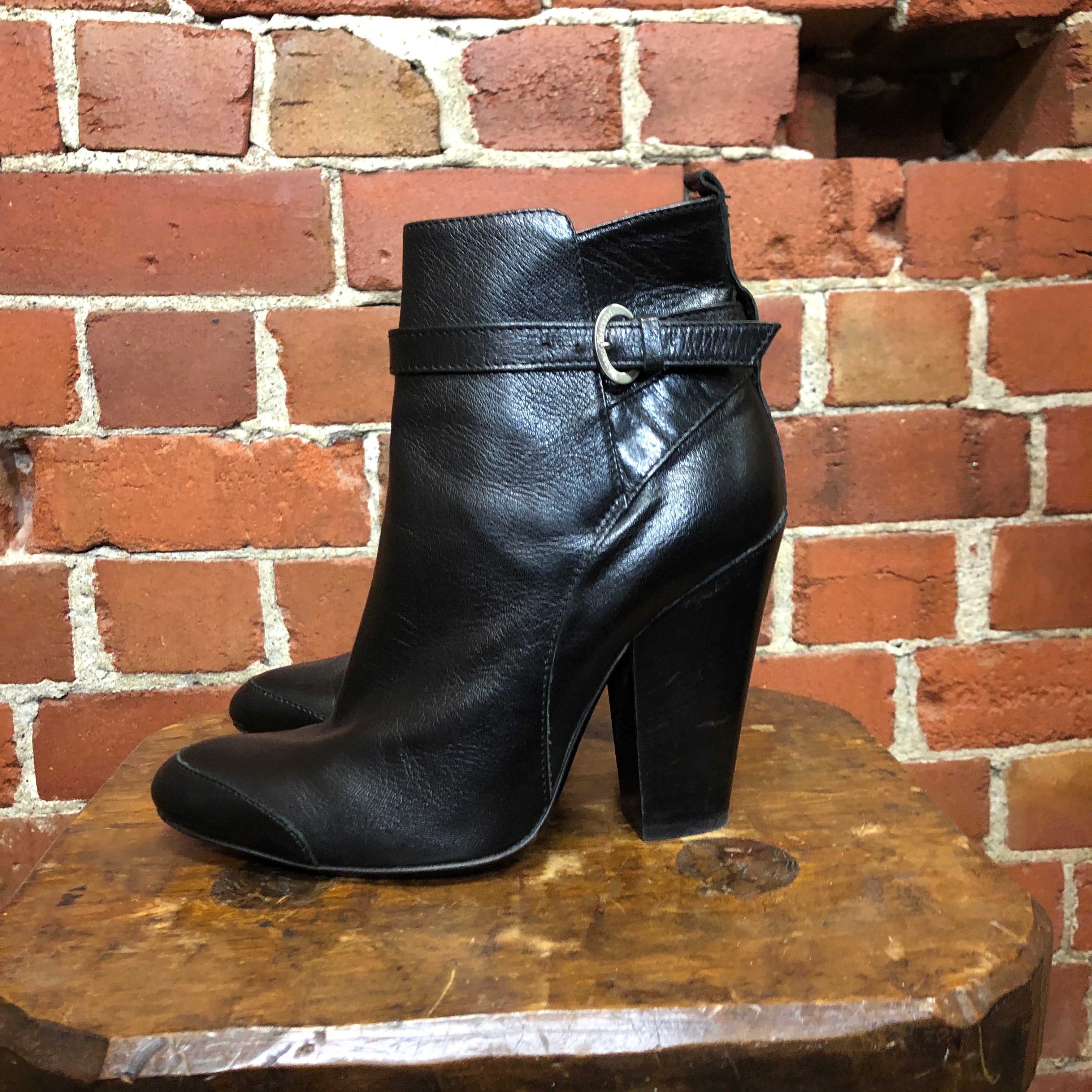VIVIENNE WESTWOOD leather ankle boots 38