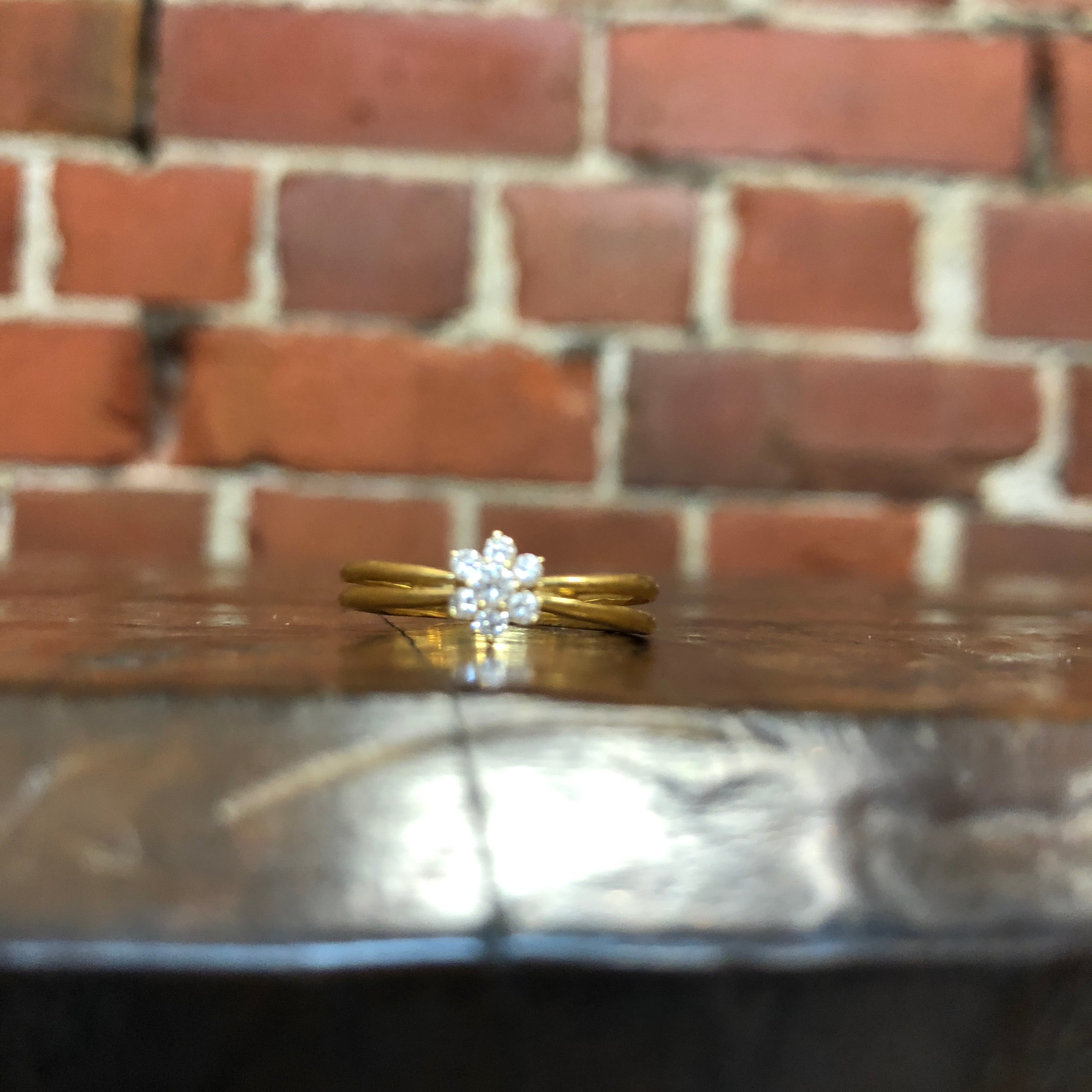 18ct and 7 diamonds flower ring