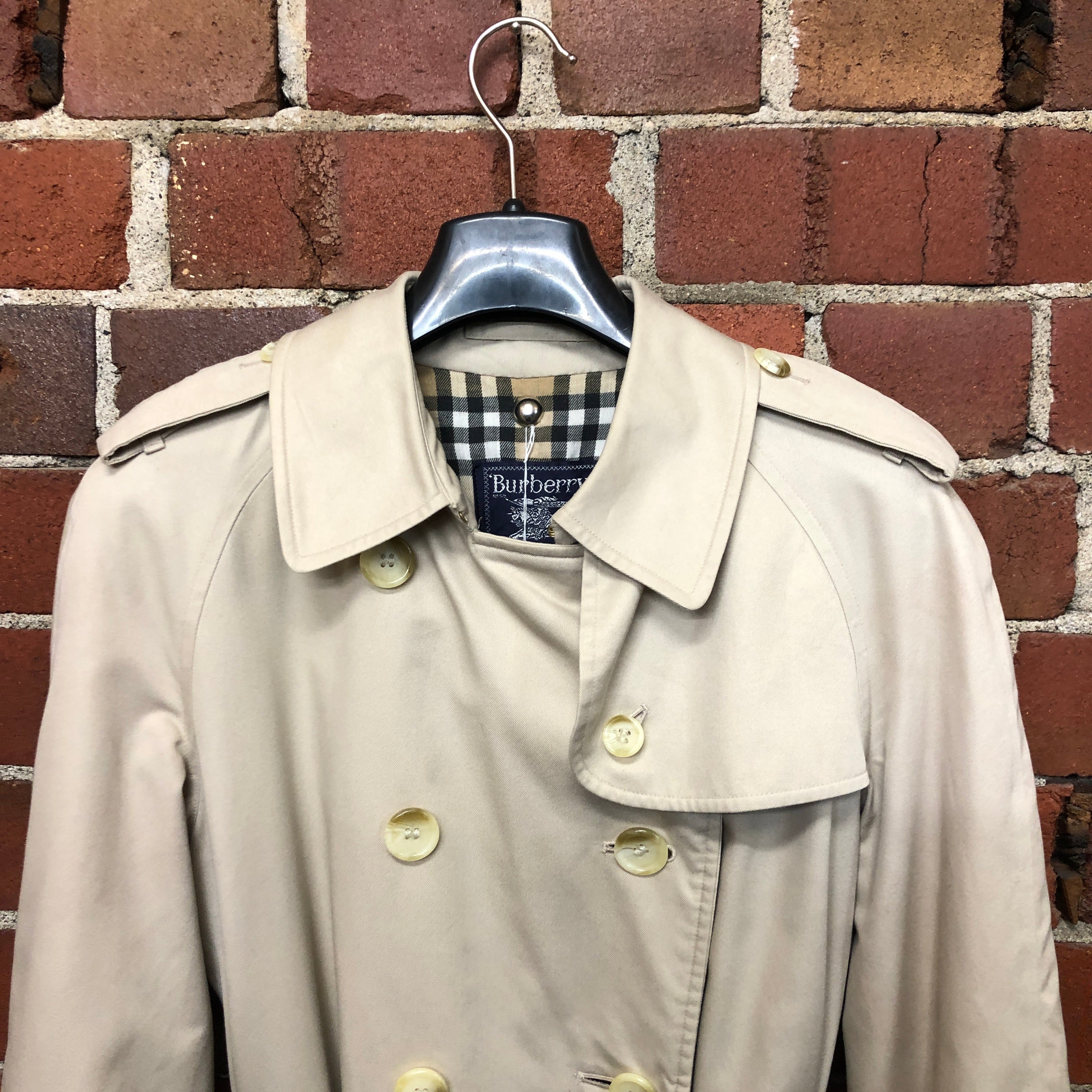 BURBERRY Classic trench coat