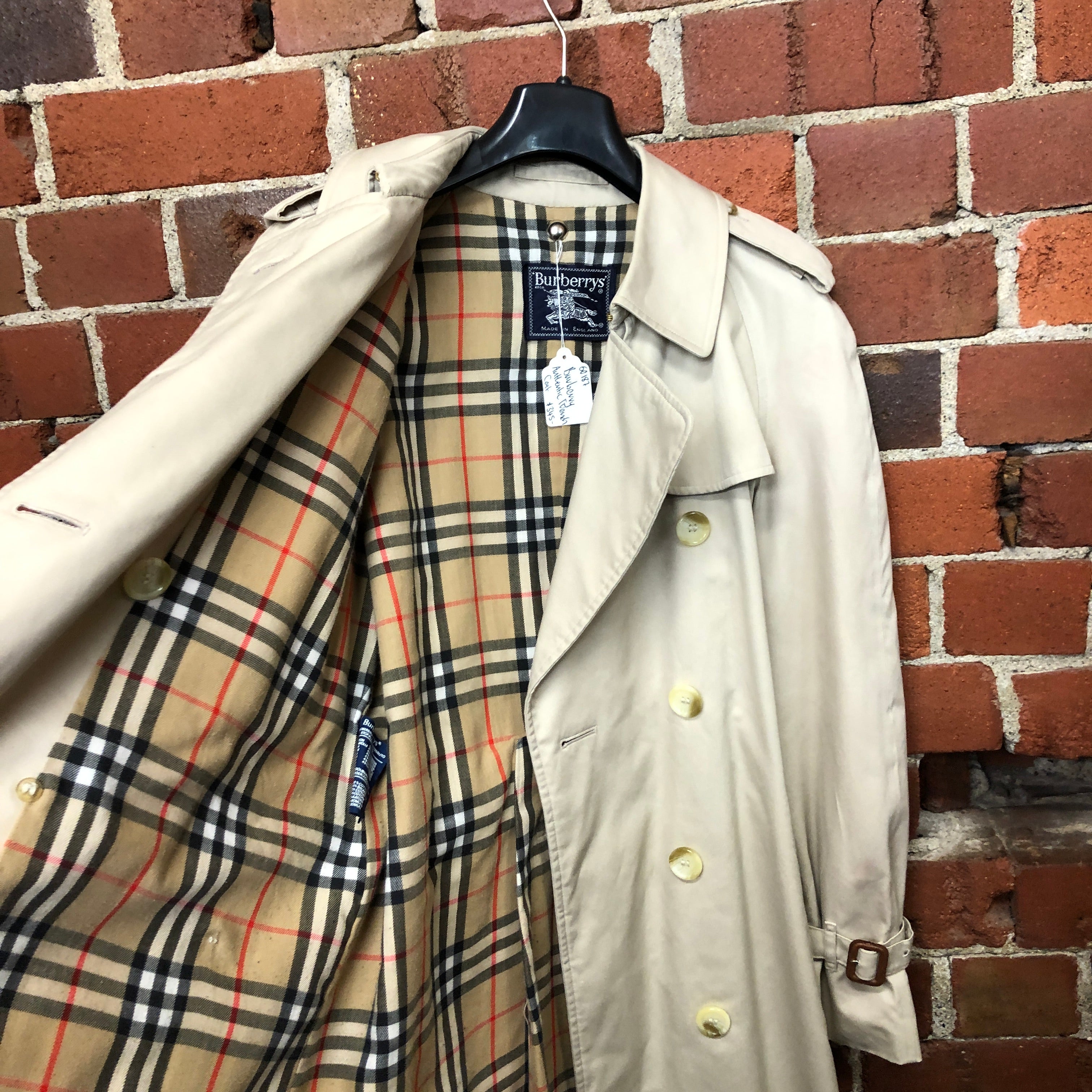 BURBERRY Classic trench coat