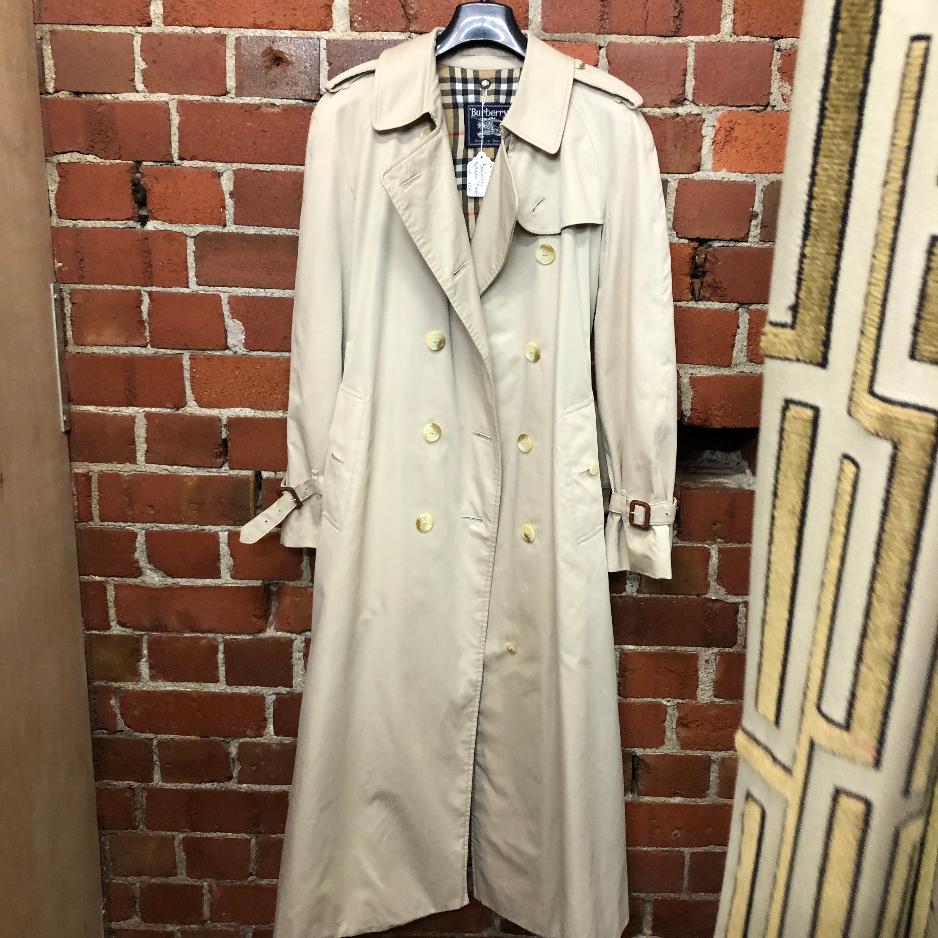 BURBERRY Classic trench coat