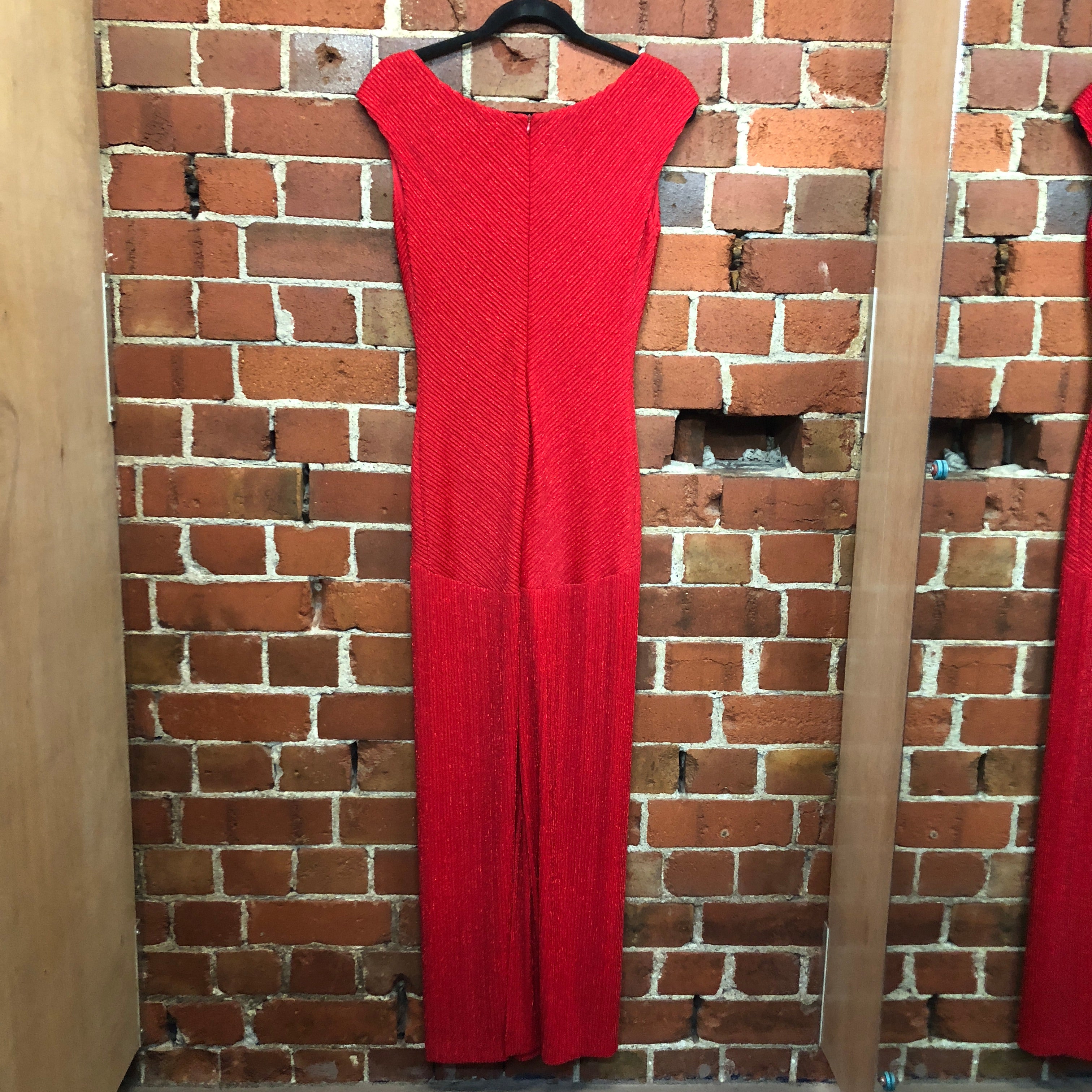 SEXY flattering red sprkle gown