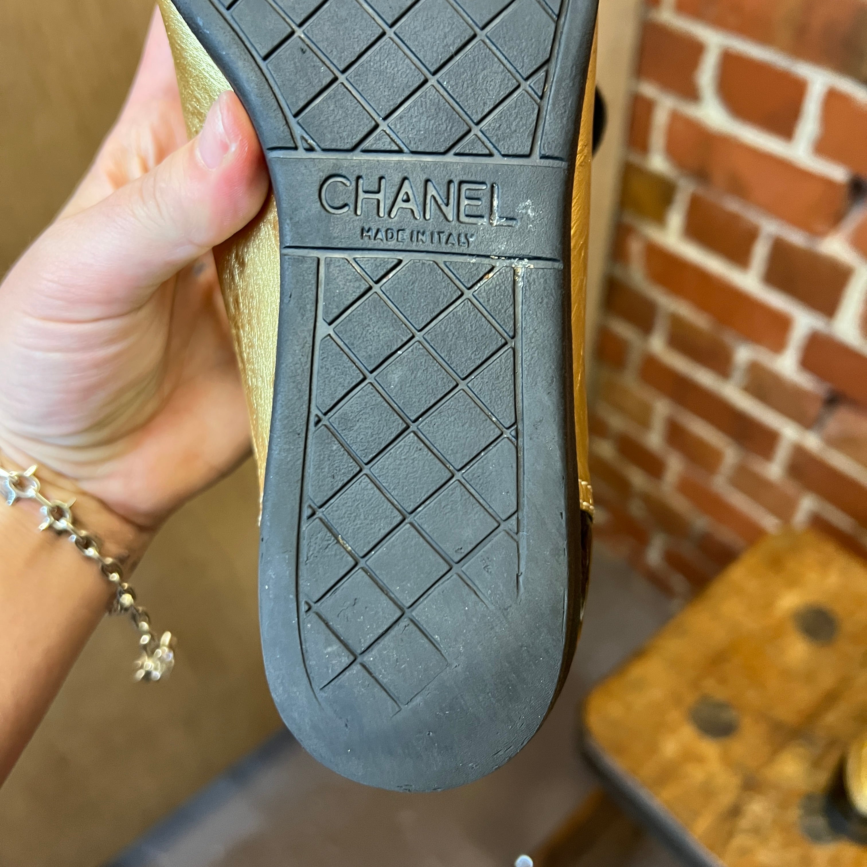 CHANEL 2000's leather sneakers 38