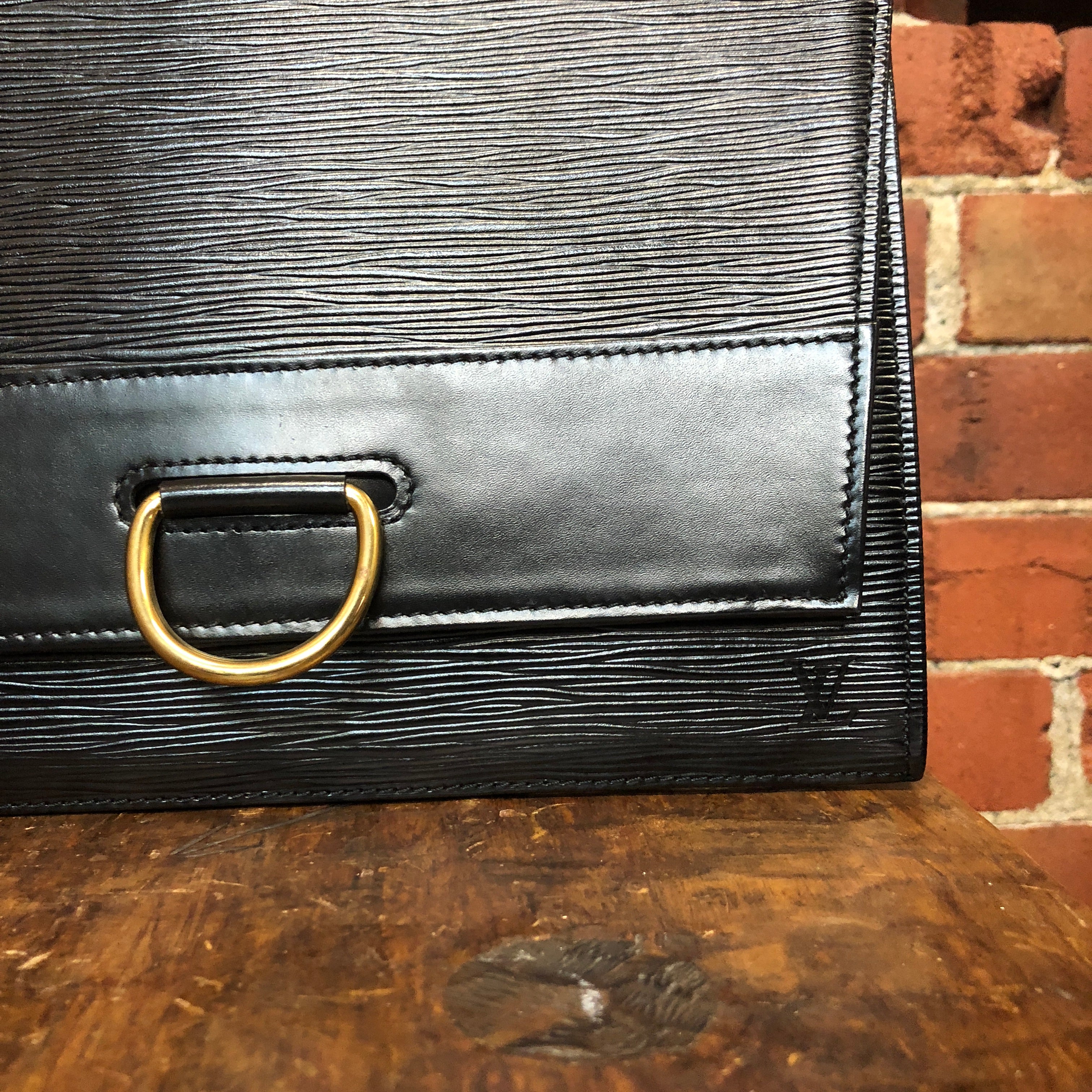 LOUIS VUITTON EPI leather handbag – Wellington Hunters and Collectors