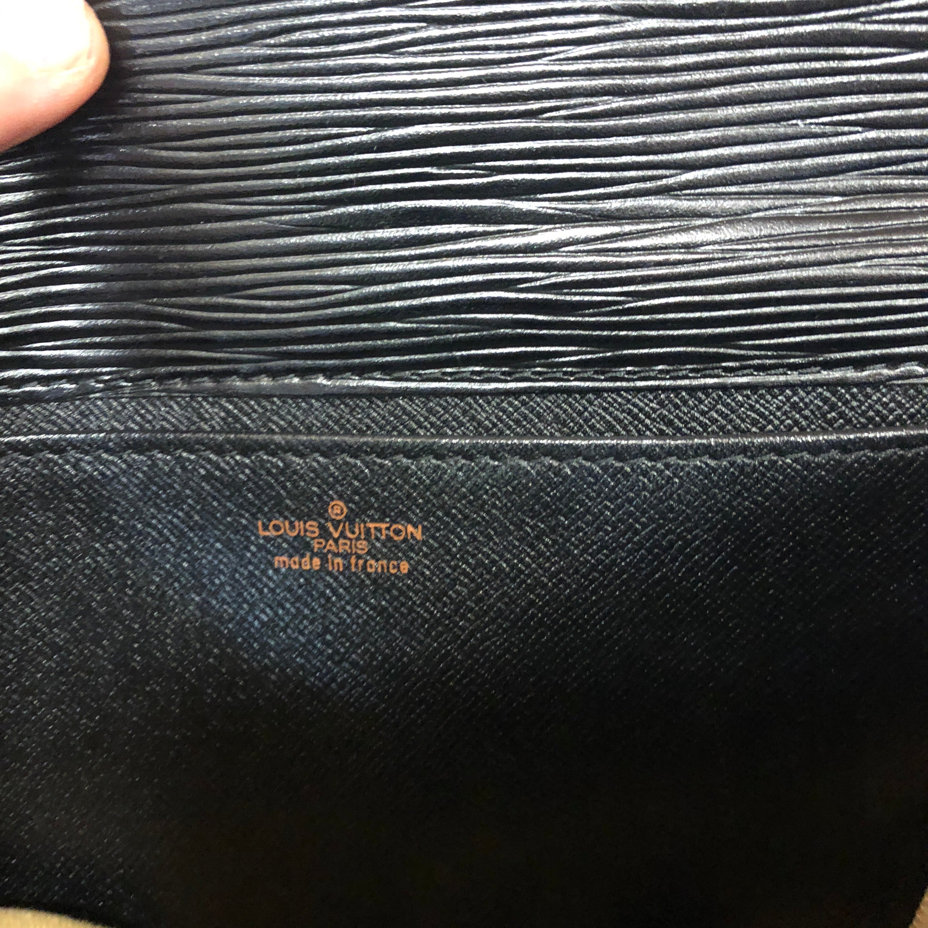 LOUIS VUTTION EPI leather clutch