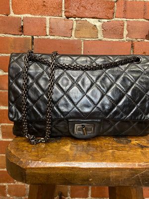 CHANEL re-issue 2.55 SIZE 227 LEATHER BAG