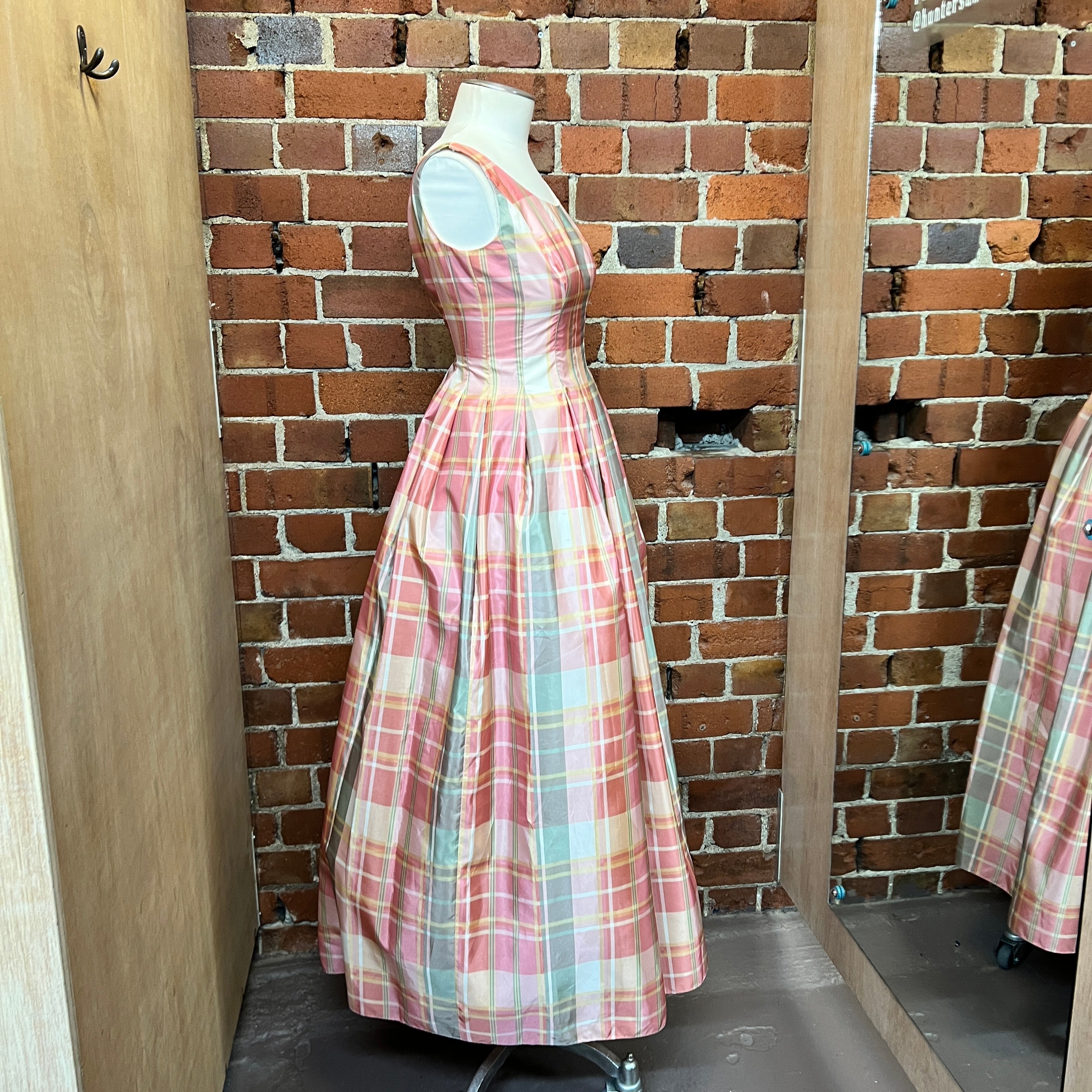 USA DESIGNER tartan taffeta gown Wellington Hunters and Collectors USA DESIGNER tartan taffeta gown Wellington Hunters and Collectors