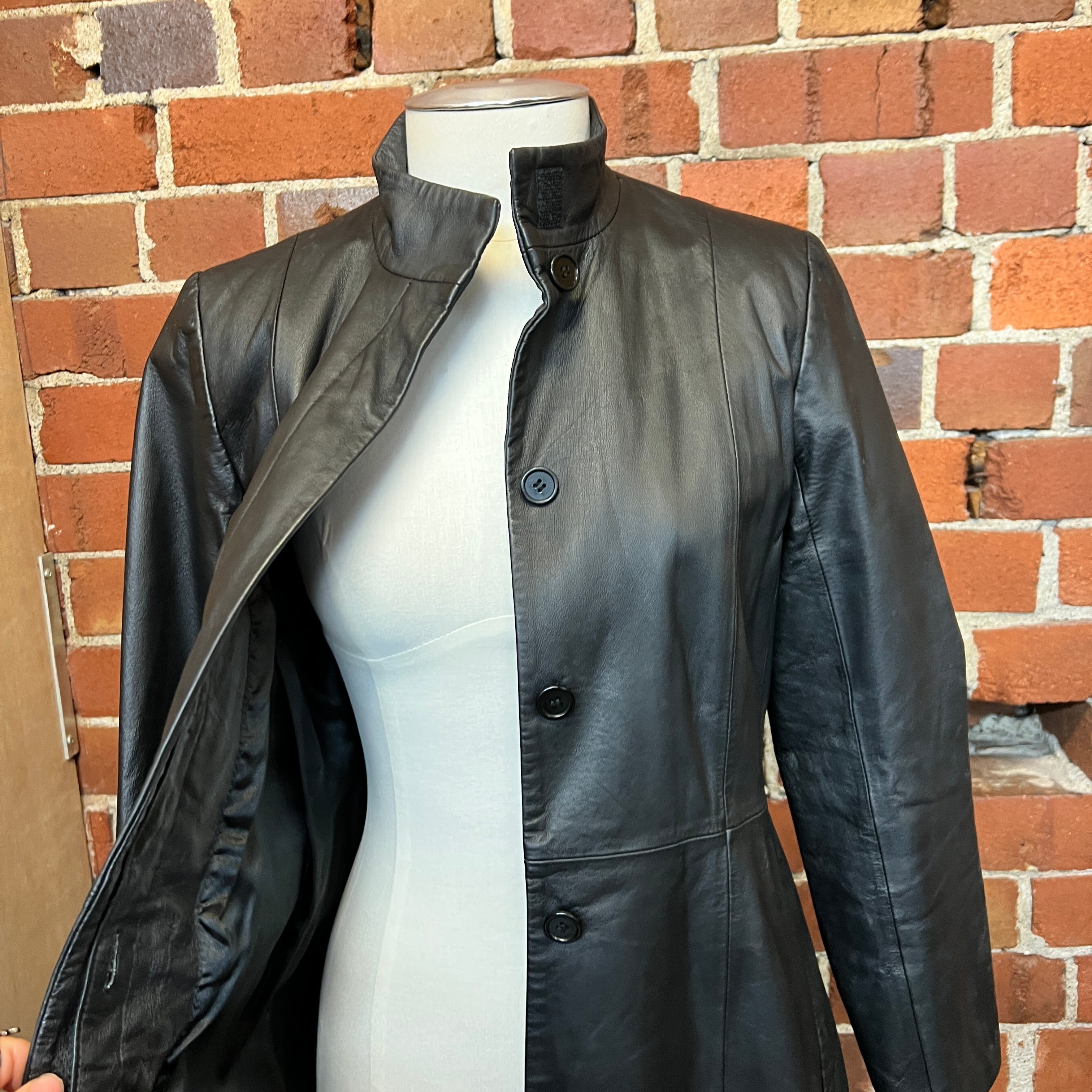 2000'S NO COLLAR LEATHER COAT