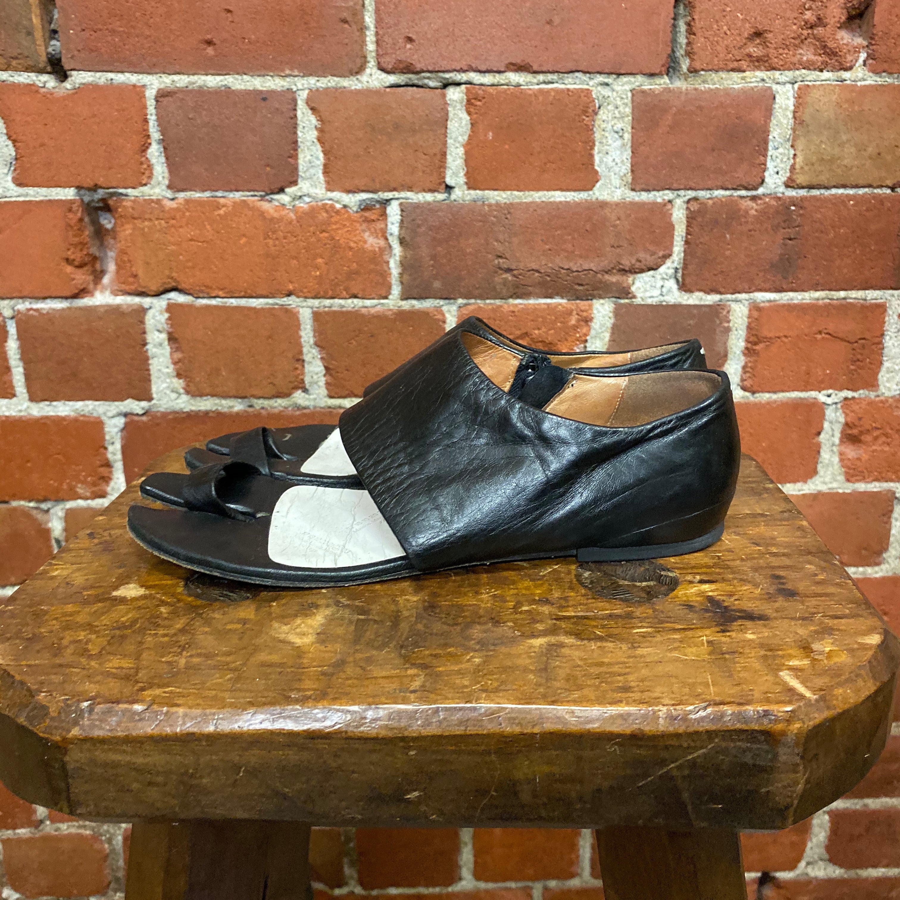 MARTIN MARGILEA Tabi leather sandals 38.5