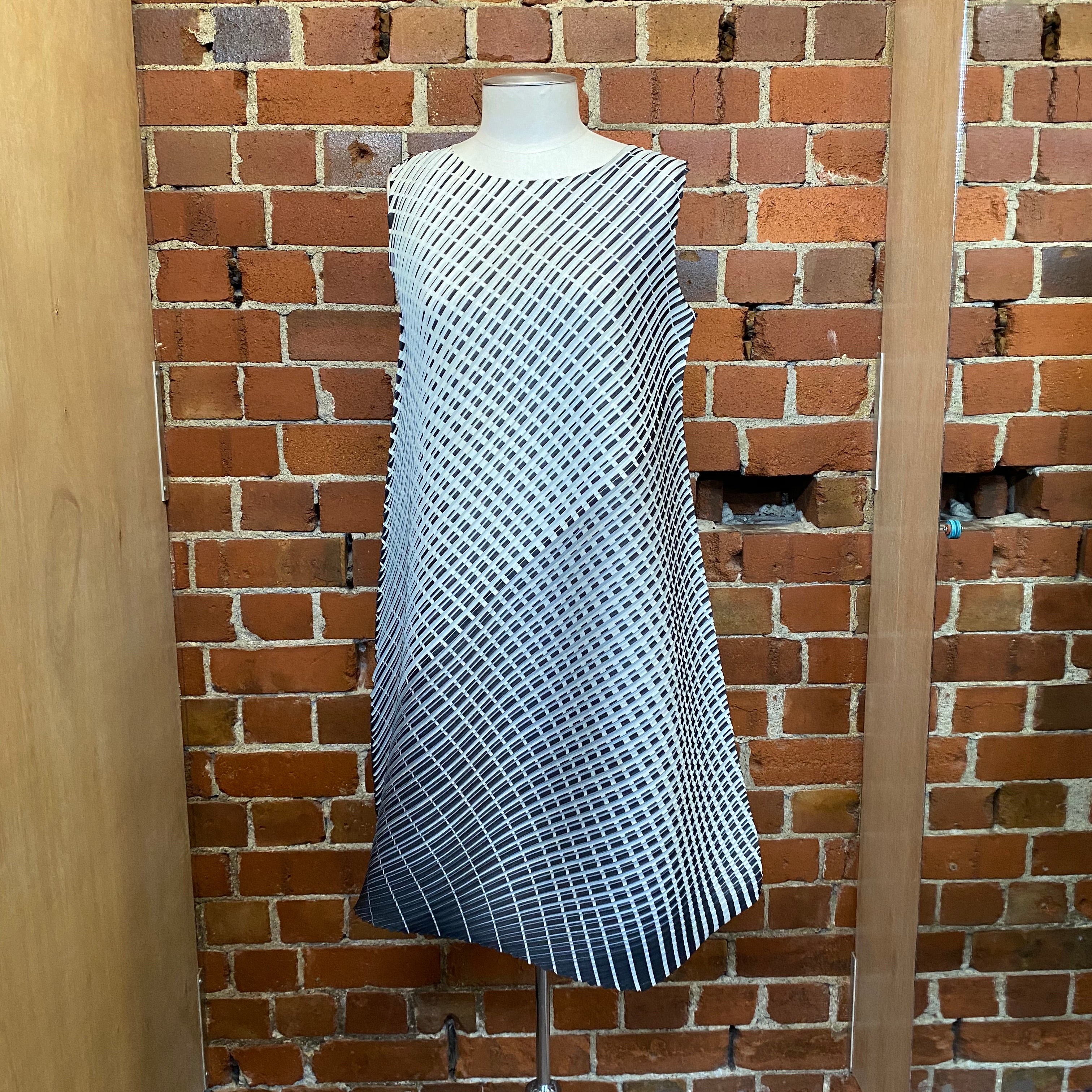 ISSEY MIYAKE PLEATS PLEASE graphic top/dress