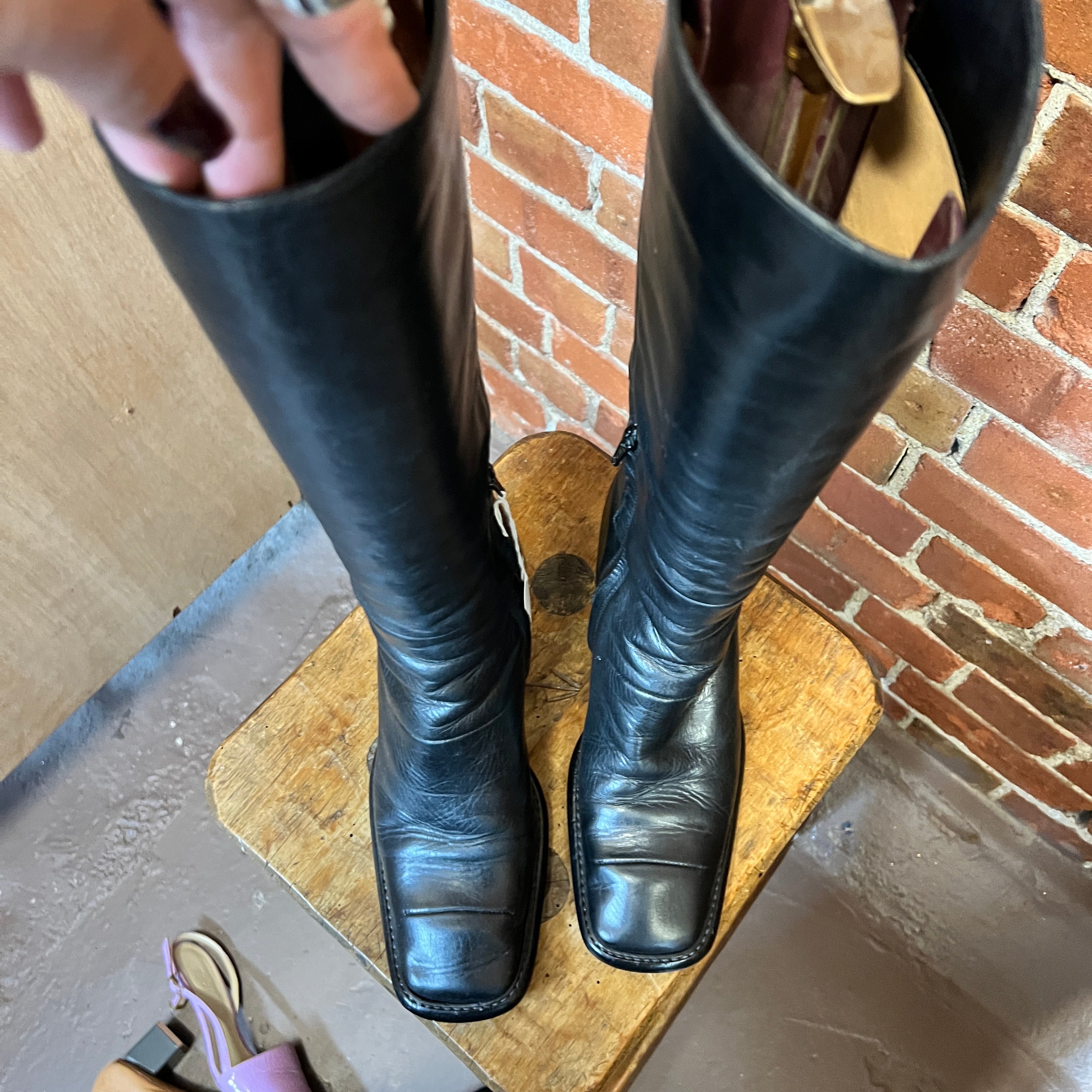 COSTUME NATIONAL tall leather boots 39