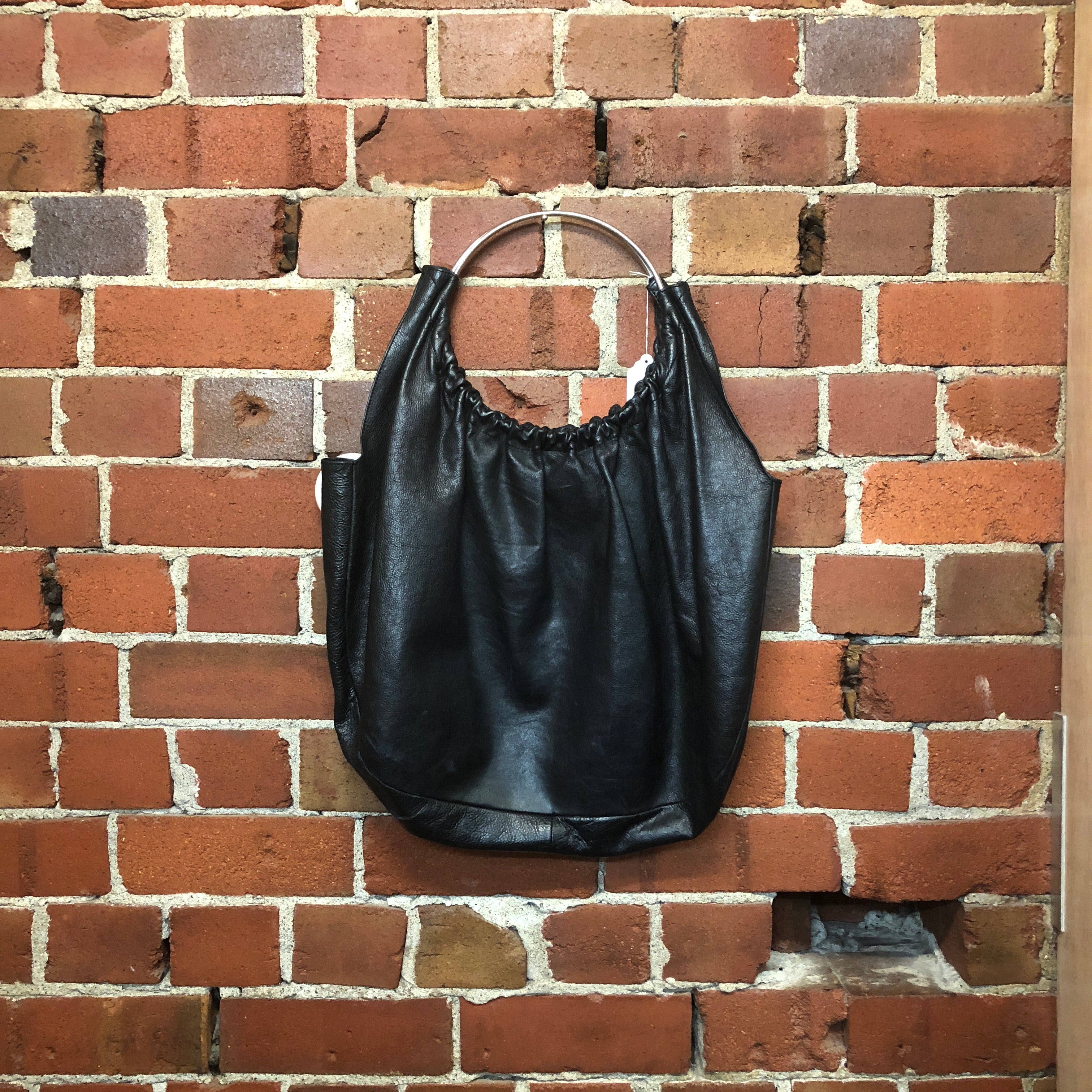 MARTIN MARGIELA leather hoop 2000s handbag