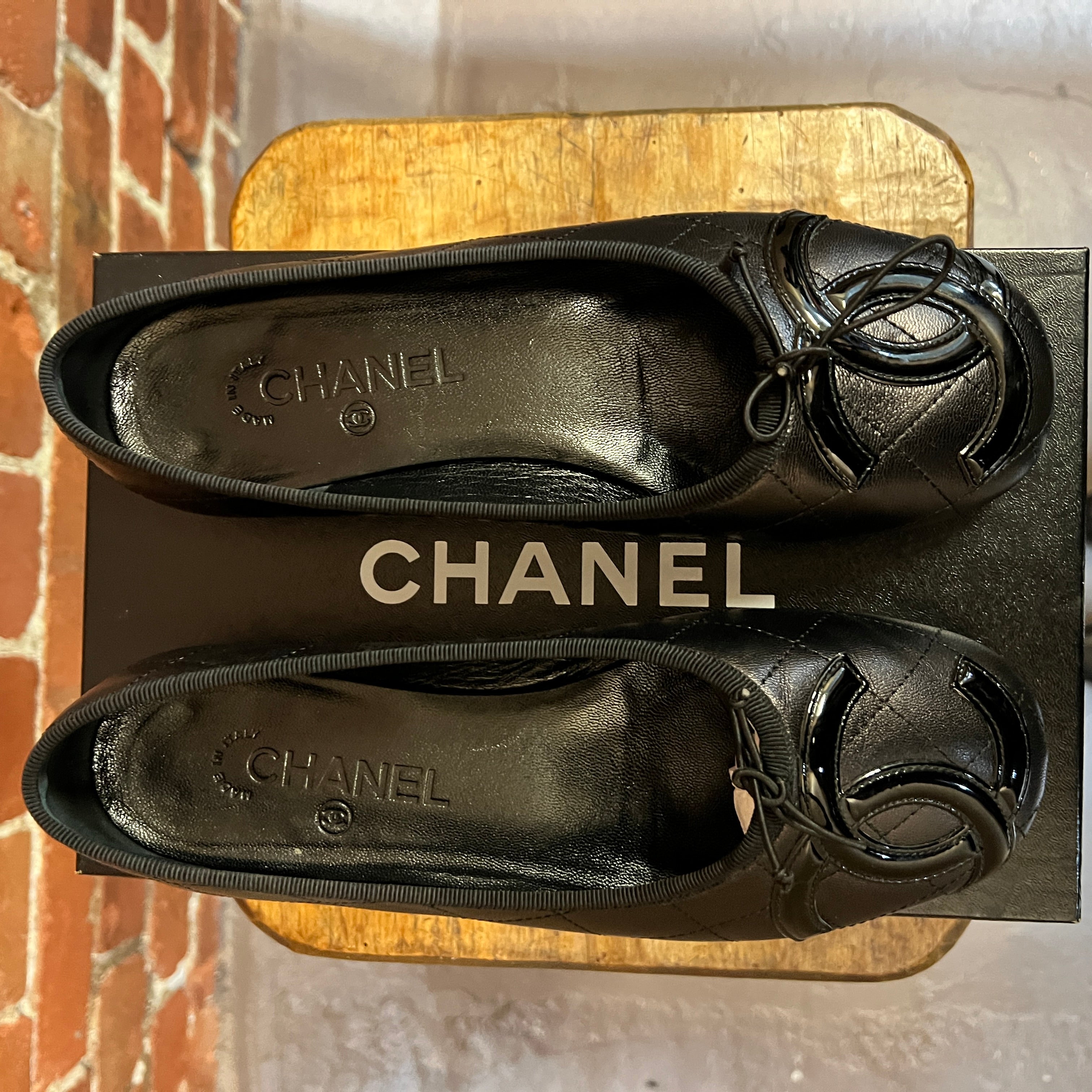 CHANEL Quilted leather ballet flats 39