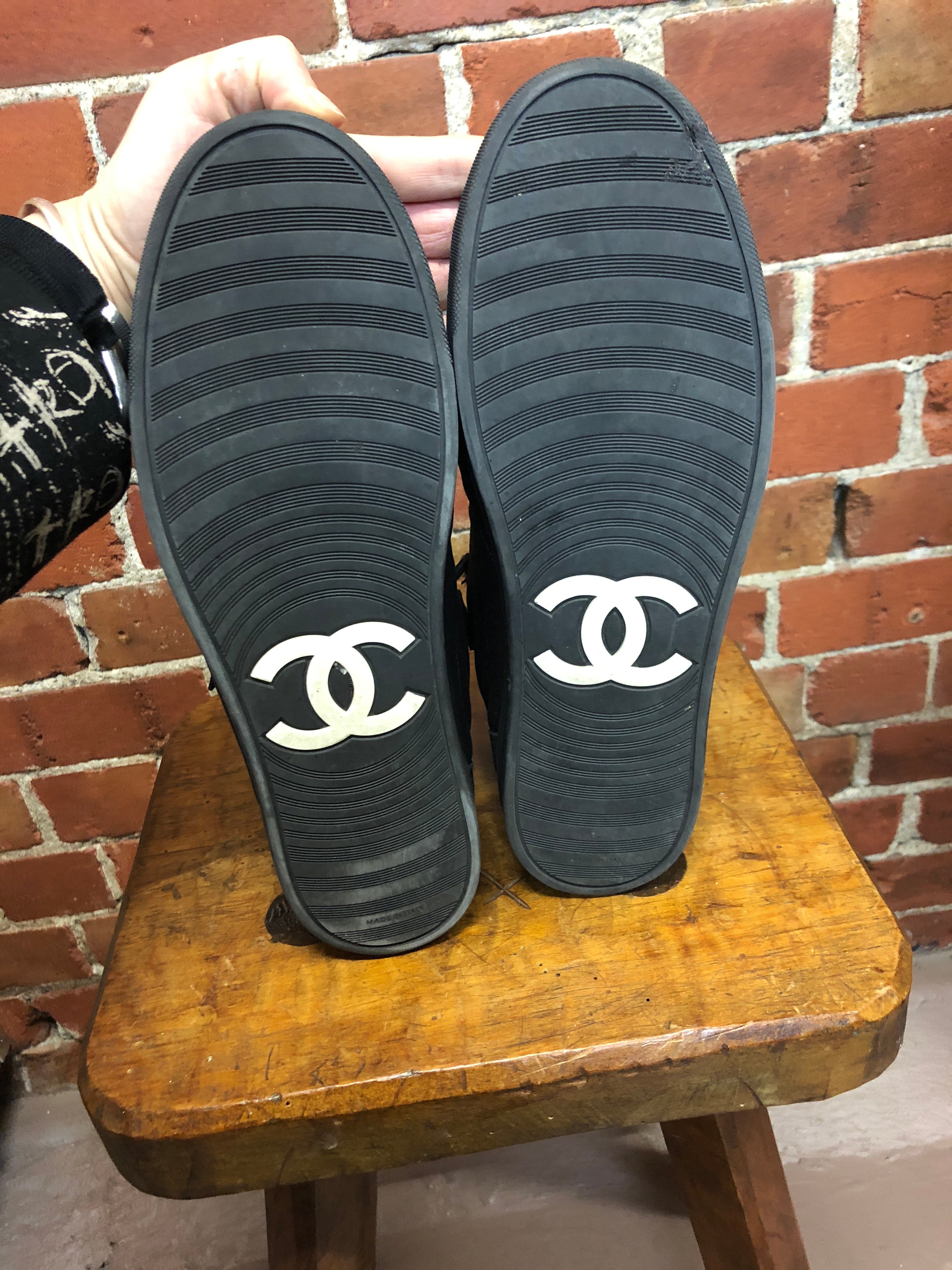 CHANEL Quilted tab suede logo Chanel Sneakers US 11 / EU 44