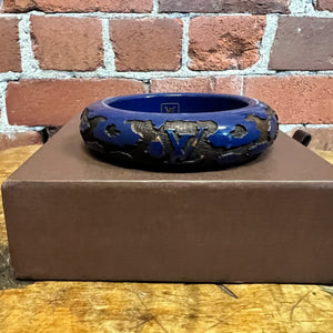 LOUIS VUITTON carved wood leo monogram bangle