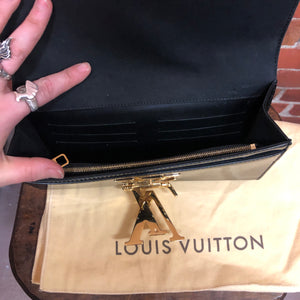 LOUIS VUITTON Louise Noir patent clutch