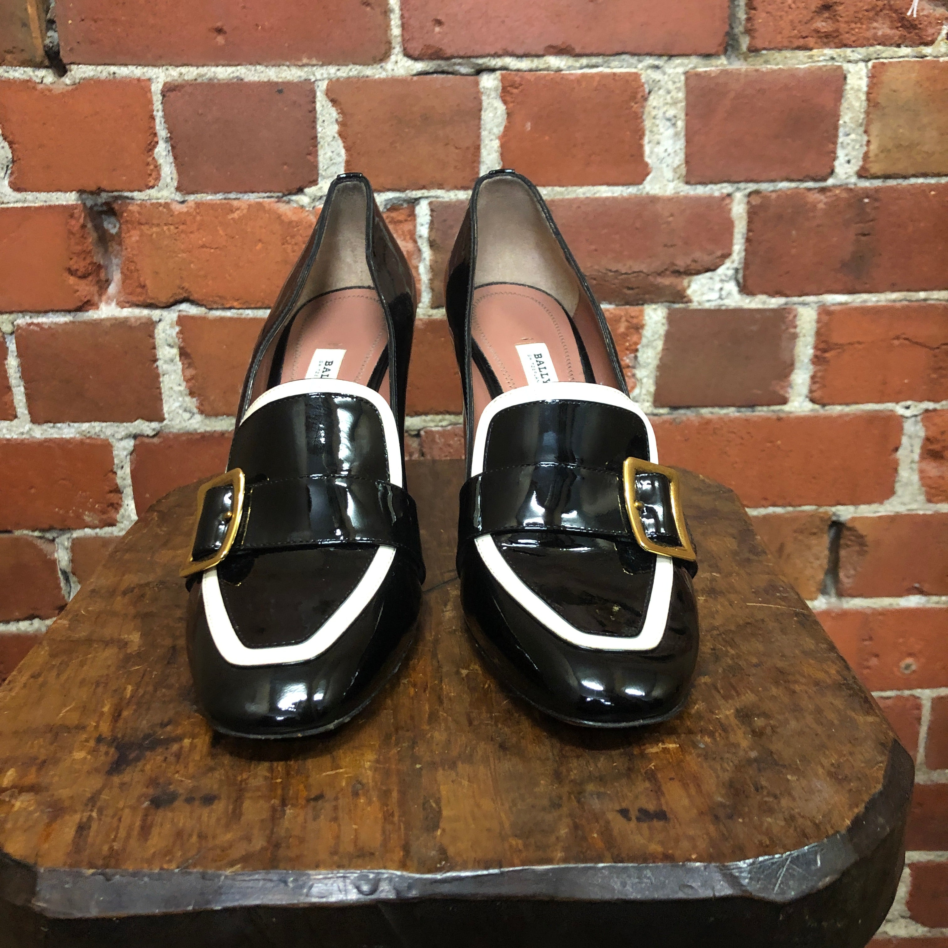 BALLY patent leather loafers 40