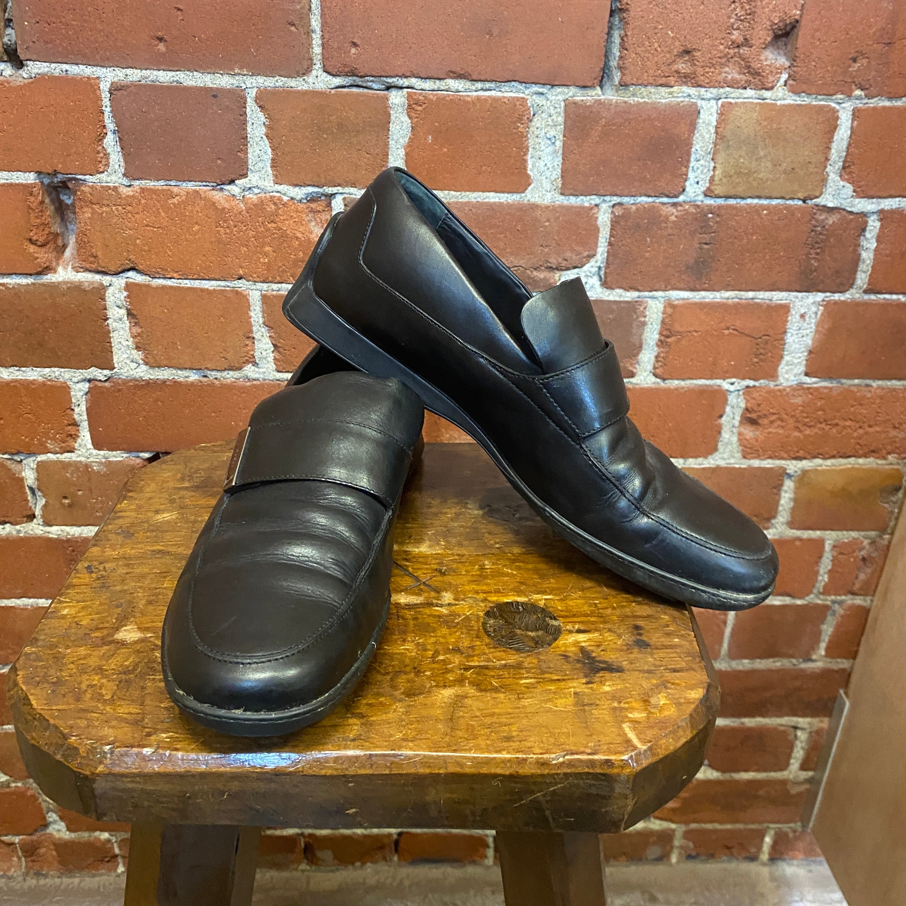 GUCCI 1990s leather loafers 43