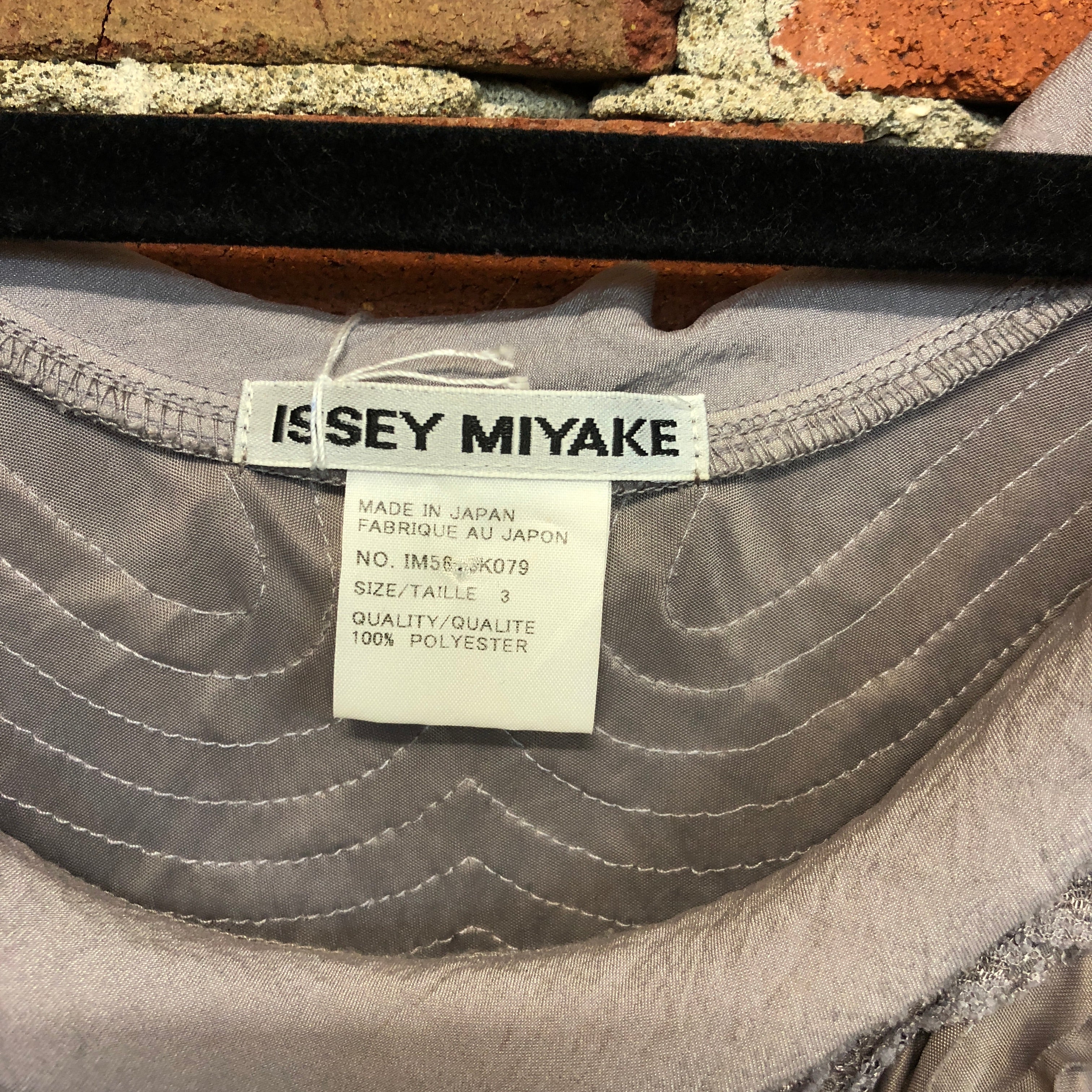 ISSEY MIYAKE beautiful silk textured top