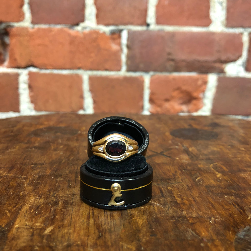 9CT gold, Diamonds and Garnet ring