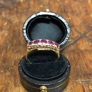 1930s 9ct gold and rubies band ring