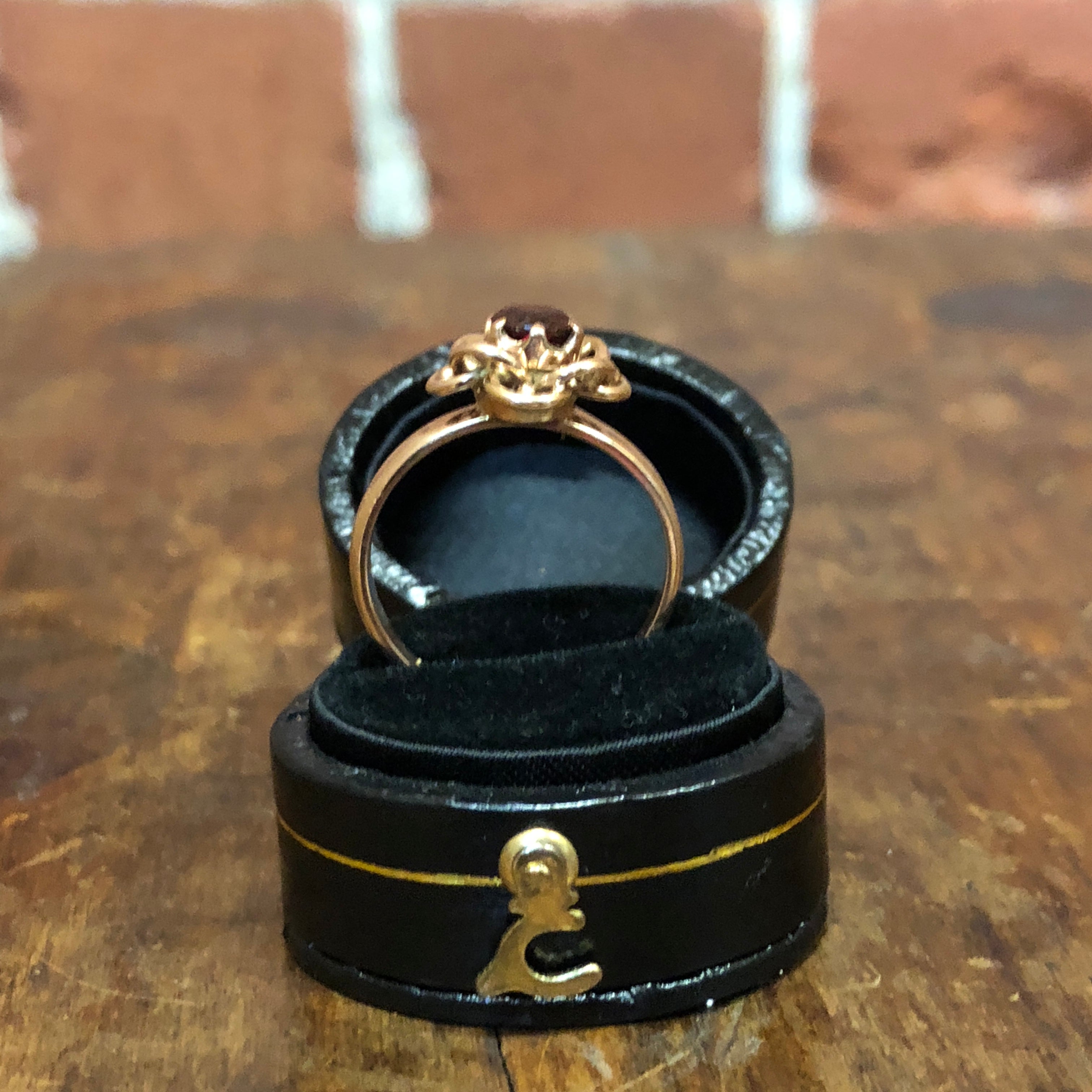 9ct gold and garnet flower ring