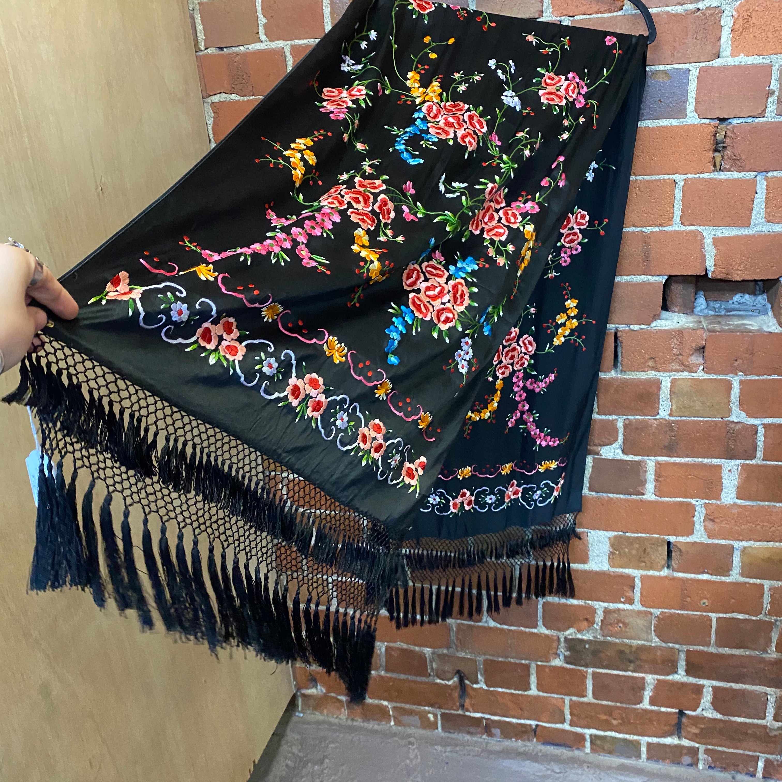 1930'S hand embroidered Chinese silk shawl