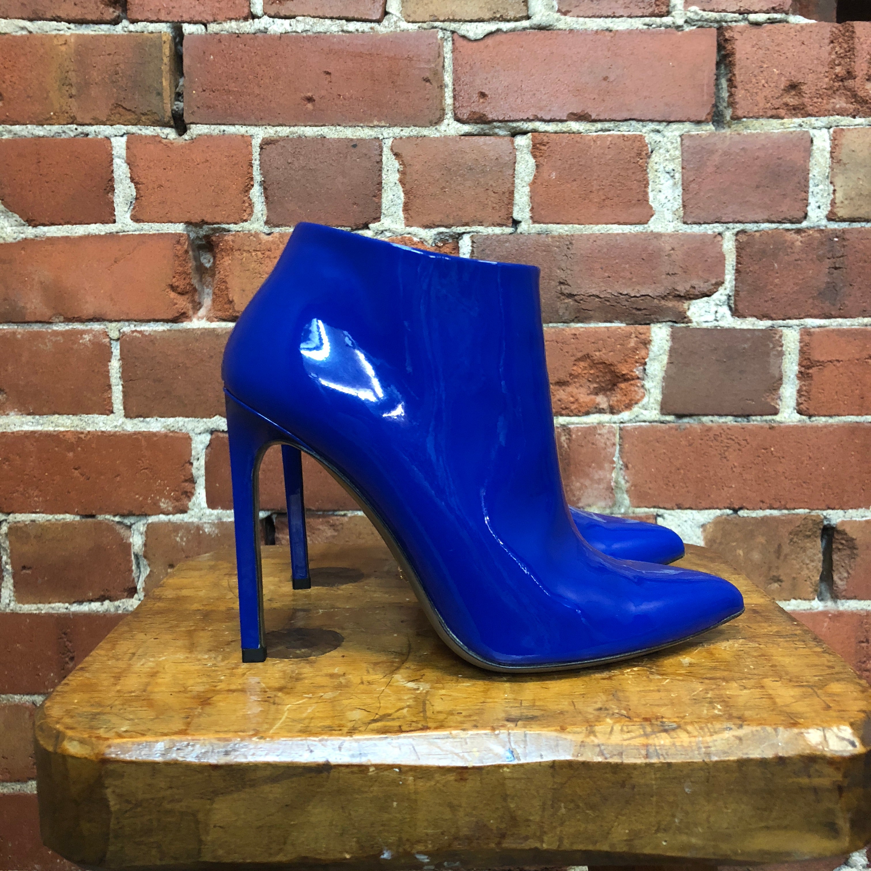 GUCCI ultra gloss Yves-Klein blue boots! 38