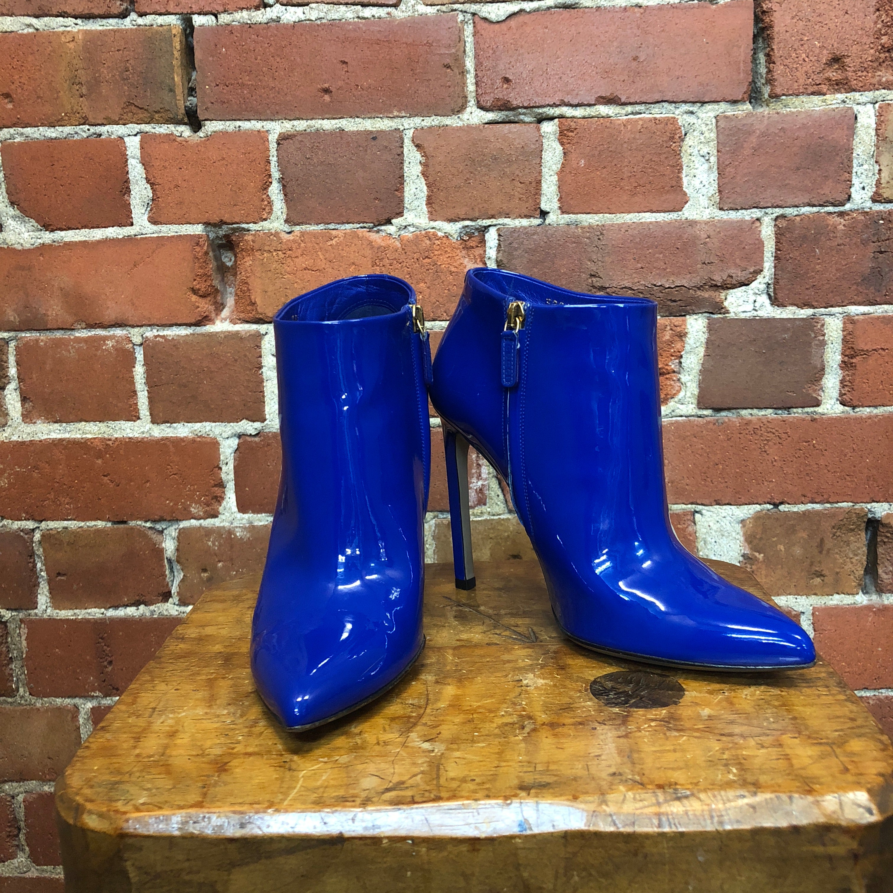 GUCCI ultra gloss Yves-Klein blue boots! 38