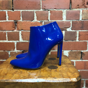 GUCCI ultra gloss Yves-Klein blue boots! 38