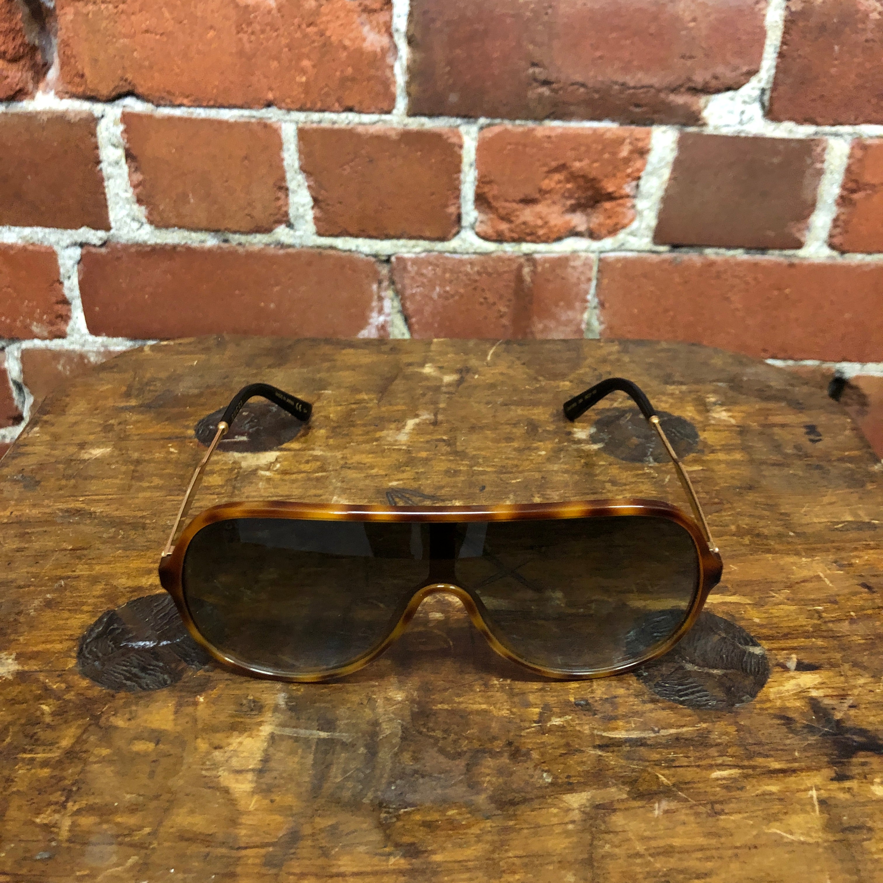 GUCCI tortoiseshell sunglasses
