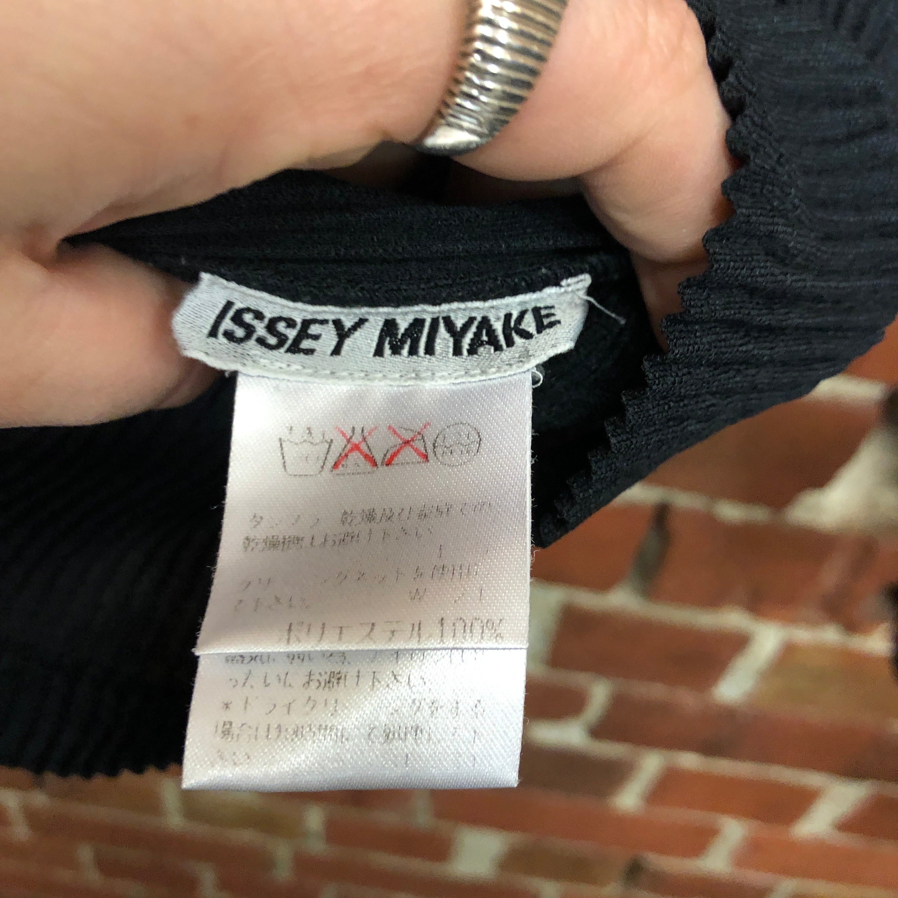 ISSEY MIYAKE pleated top