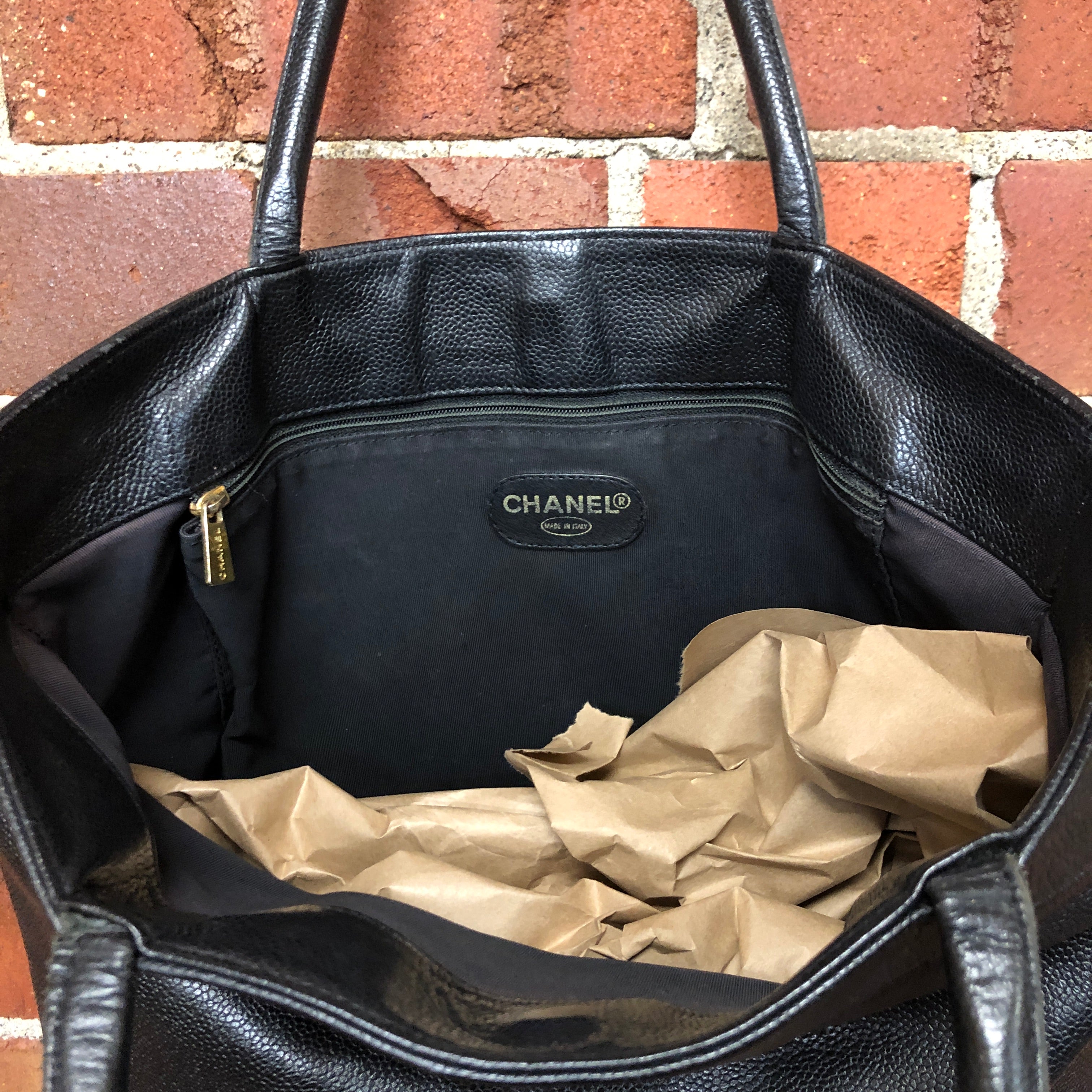 CHANEL 2000s caviar leather handbag