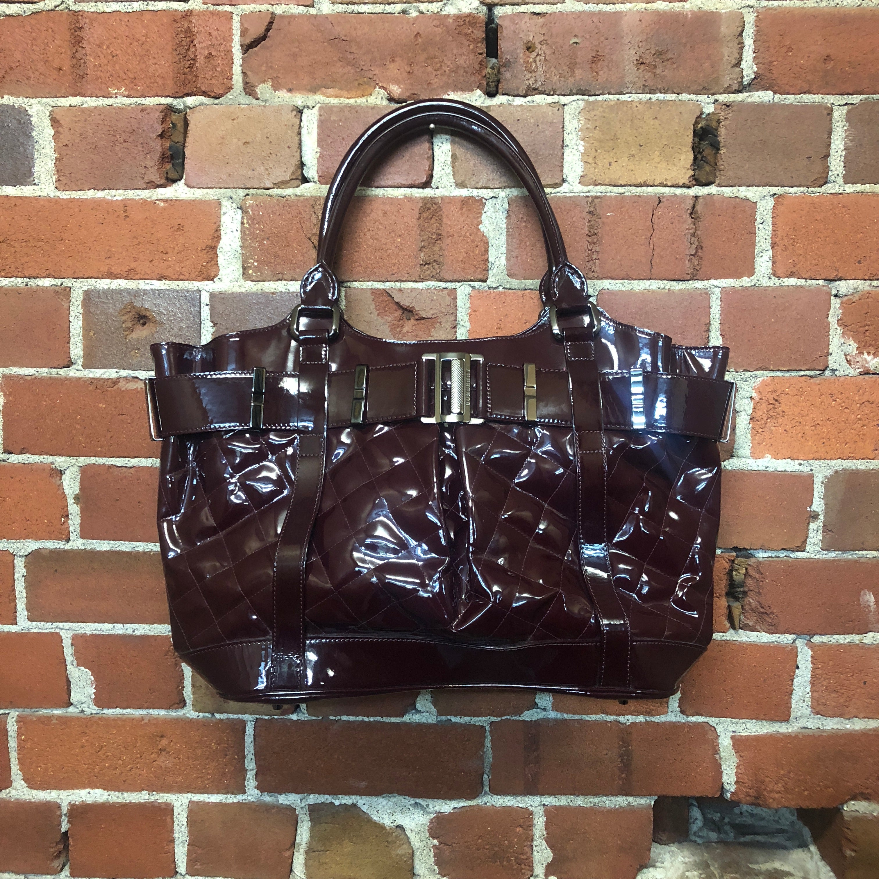 Burberry patent leather online purse