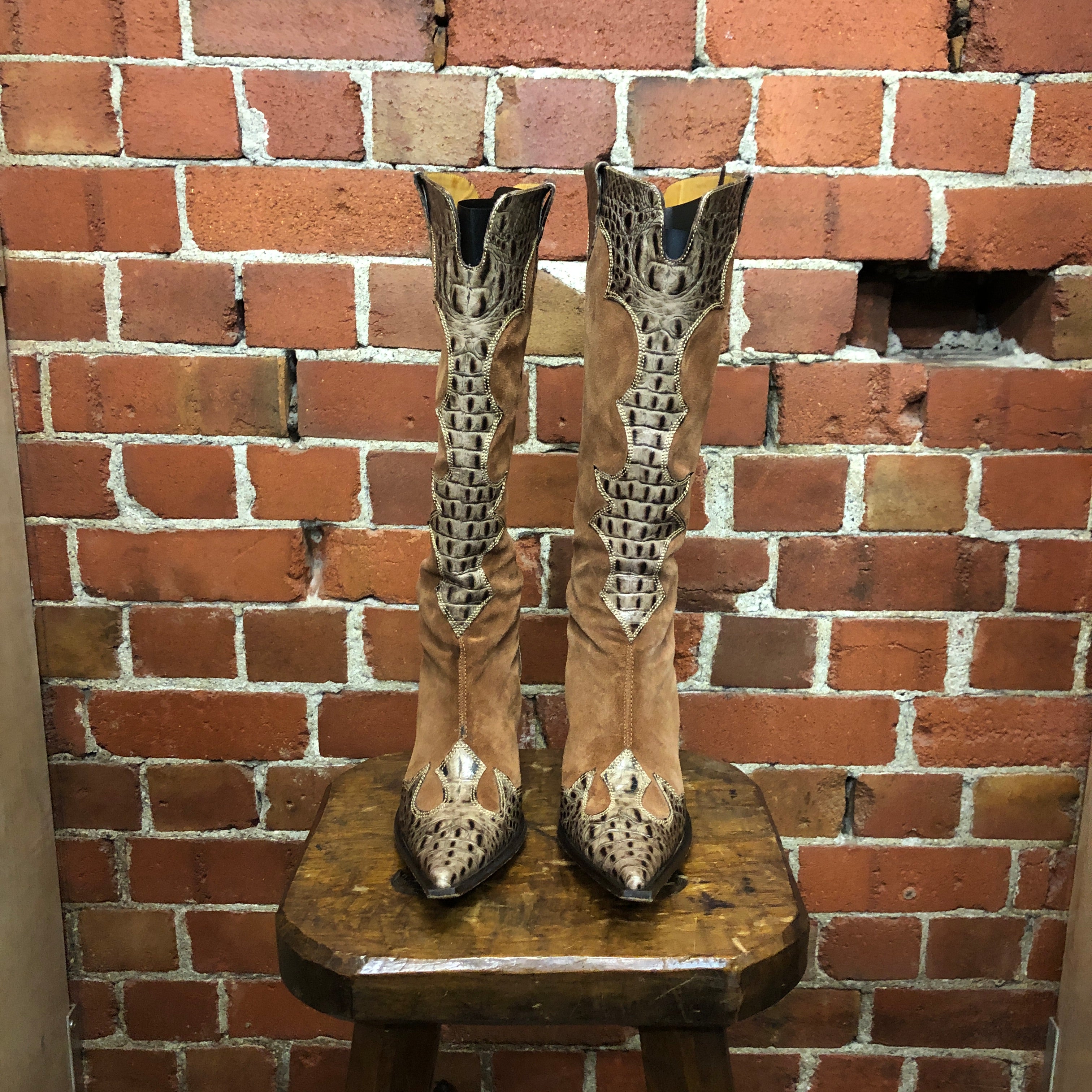 STUNNING, SEXY, SNAKEPRINT and Suede western boots! 39
