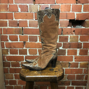 STUNNING, SEXY, SNAKEPRINT and Suede western boots! 39