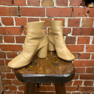 MARTIN MARGIELA leather boots 39