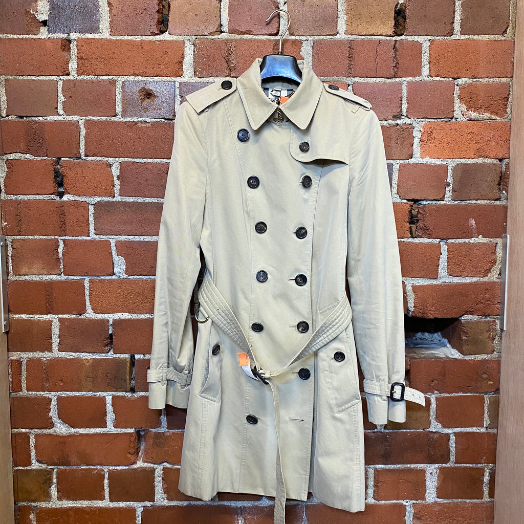 BURBERRY 2019 short trench coat (R.P $2600)