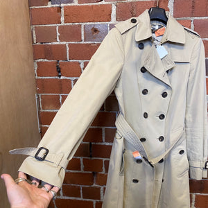 BURBERRY 2019 short trench coat (R.P $2600)