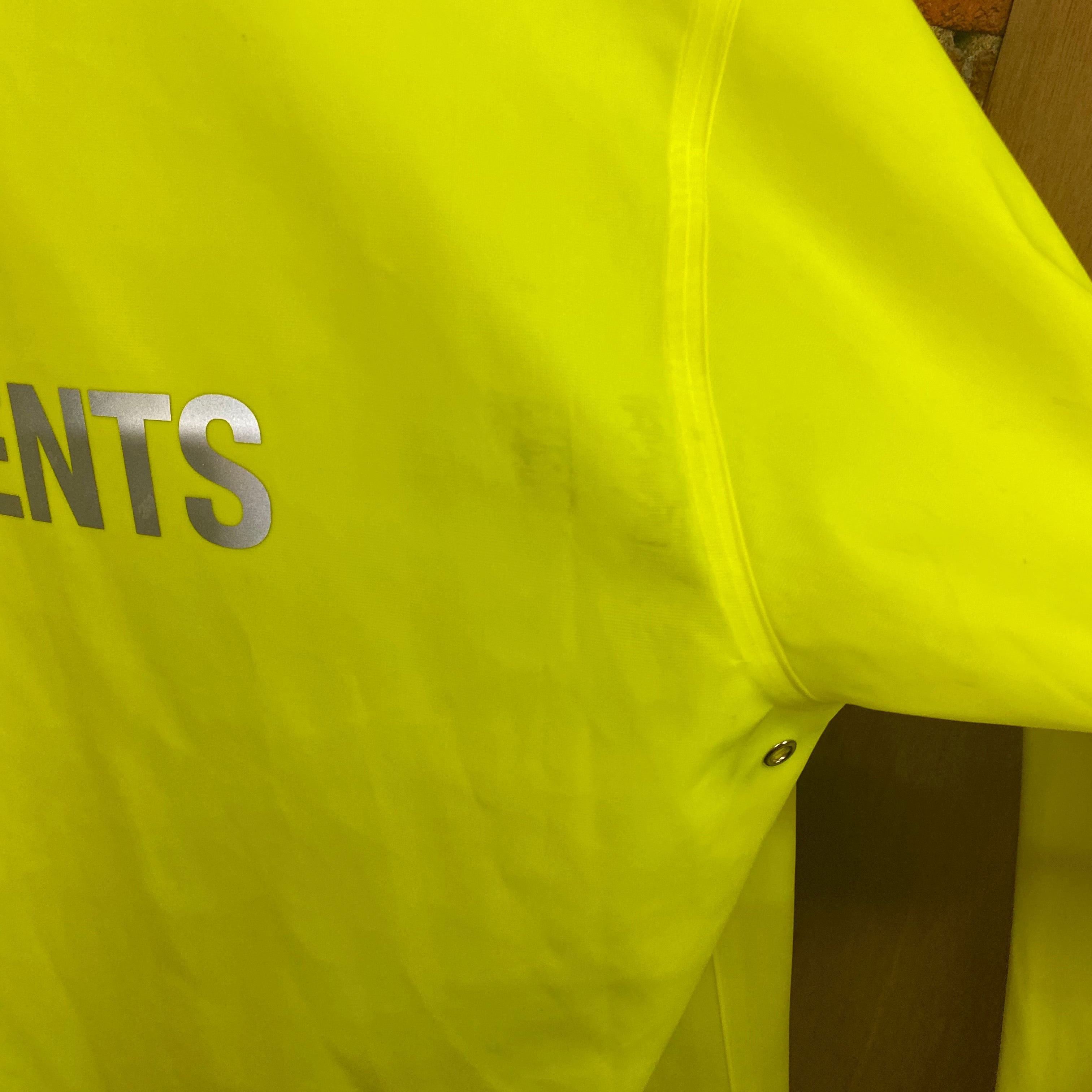 VETEMENTS RAINCOAT